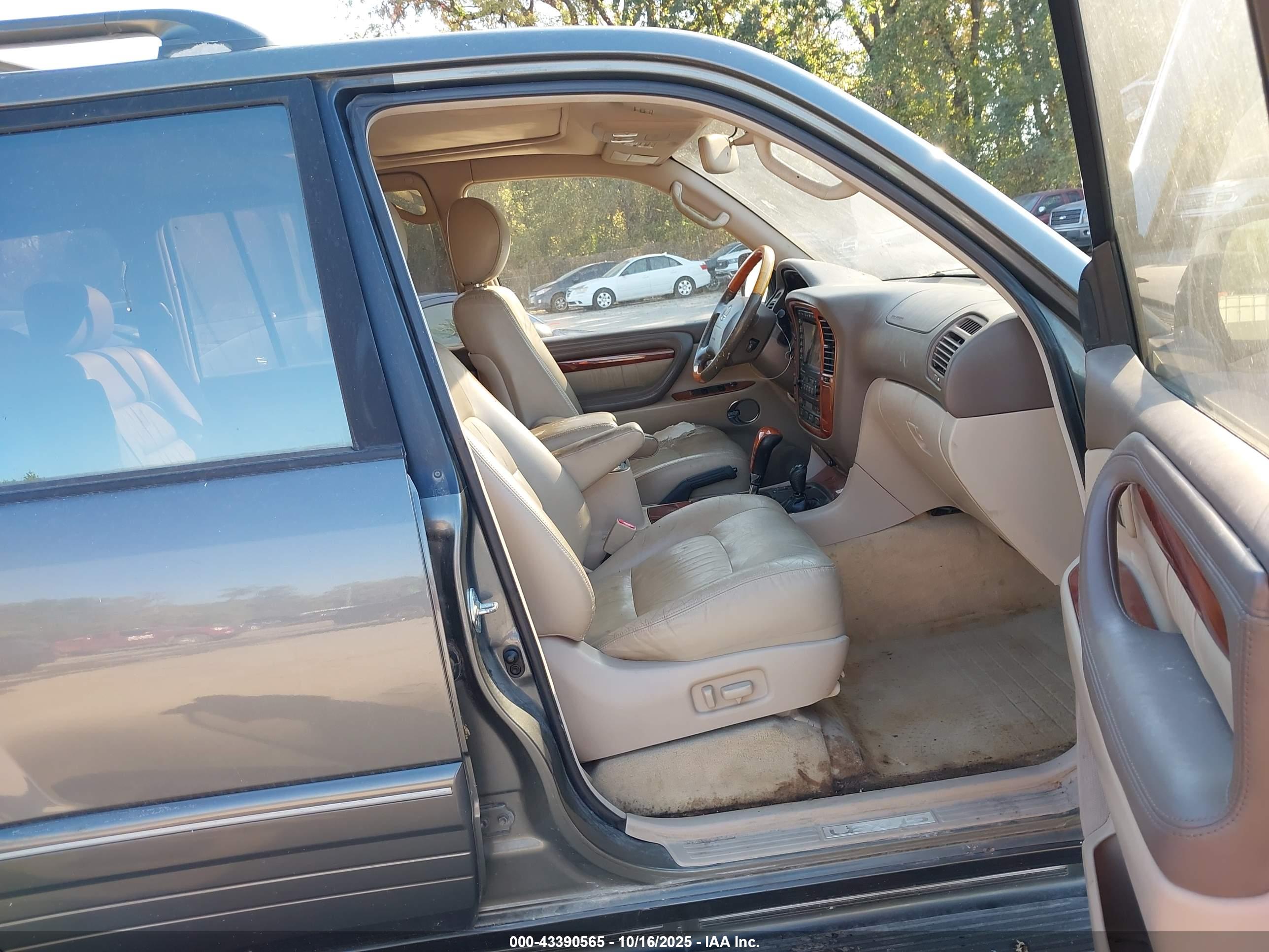 LEXUS LX image 5