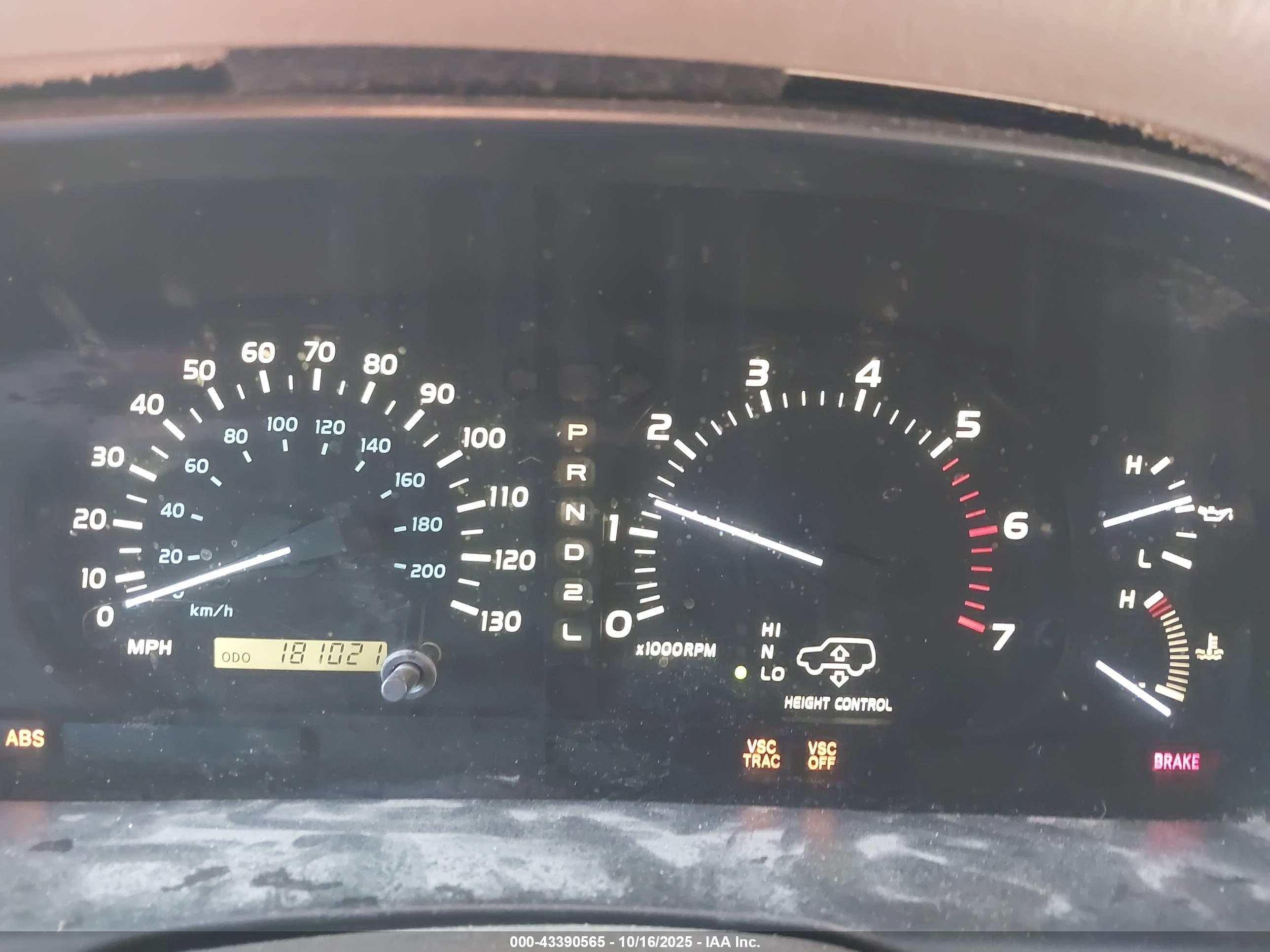 LEXUS LX image 7