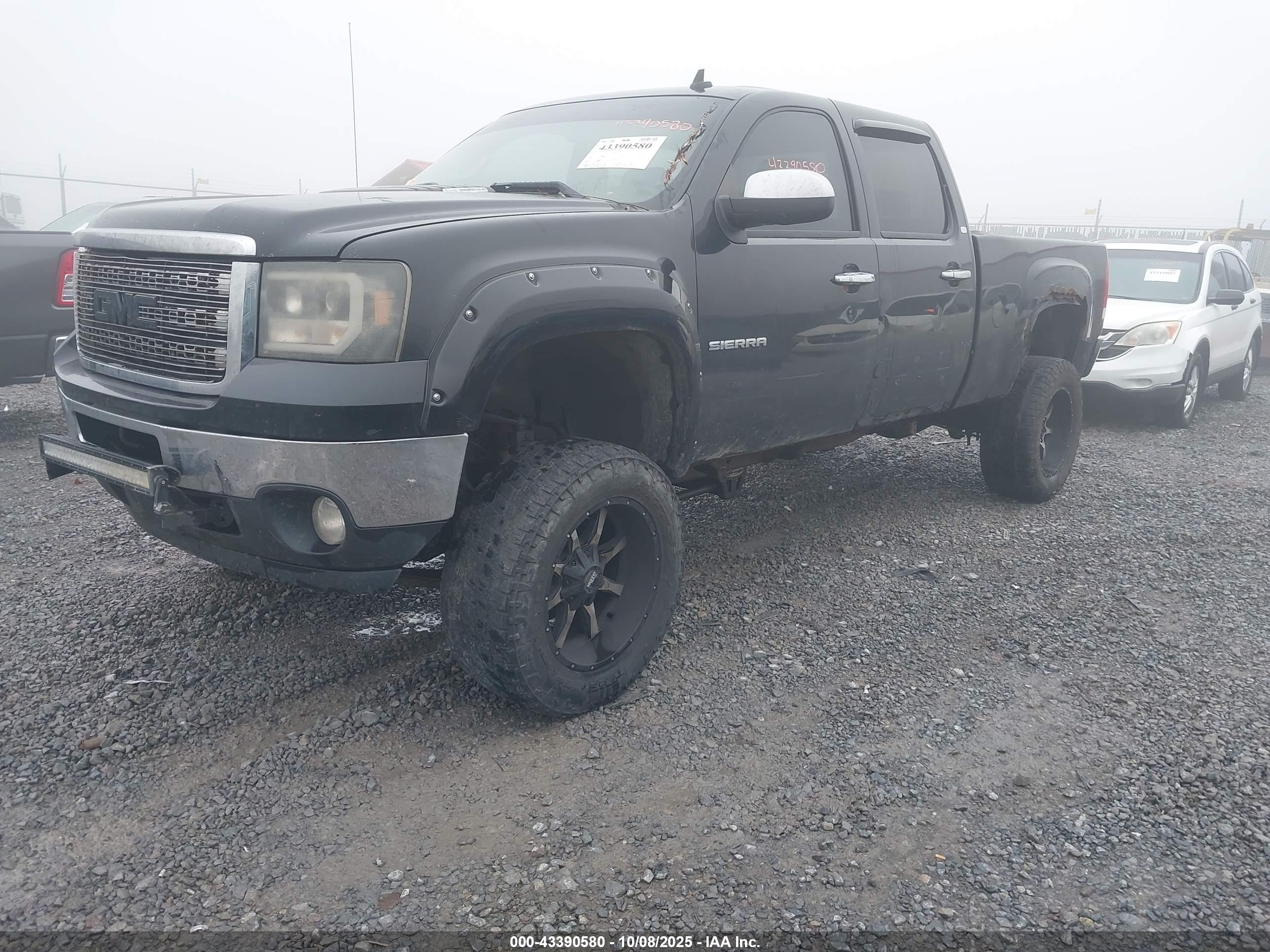 GMC SIERRA image 2