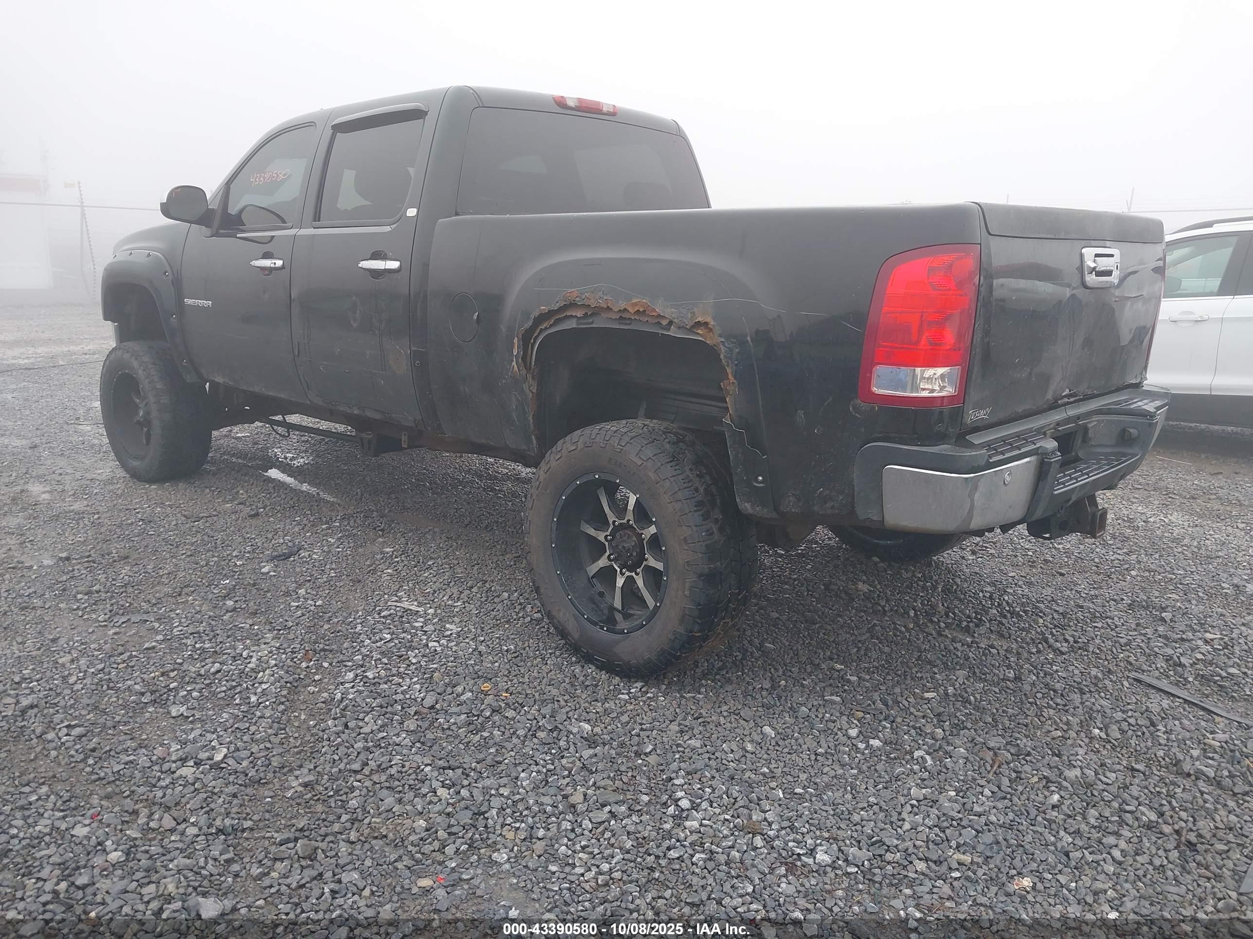 GMC SIERRA image 3