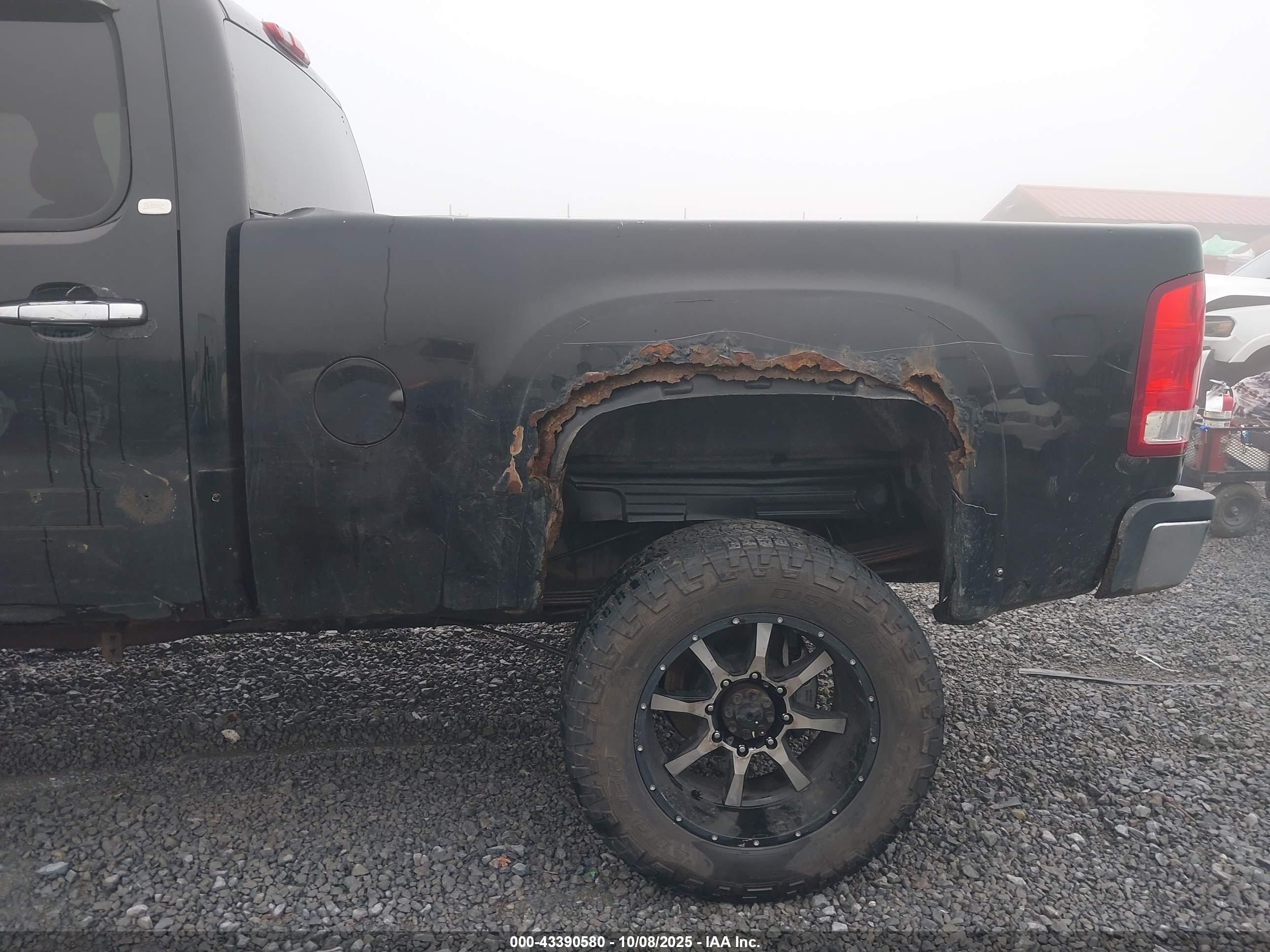 GMC SIERRA image 6