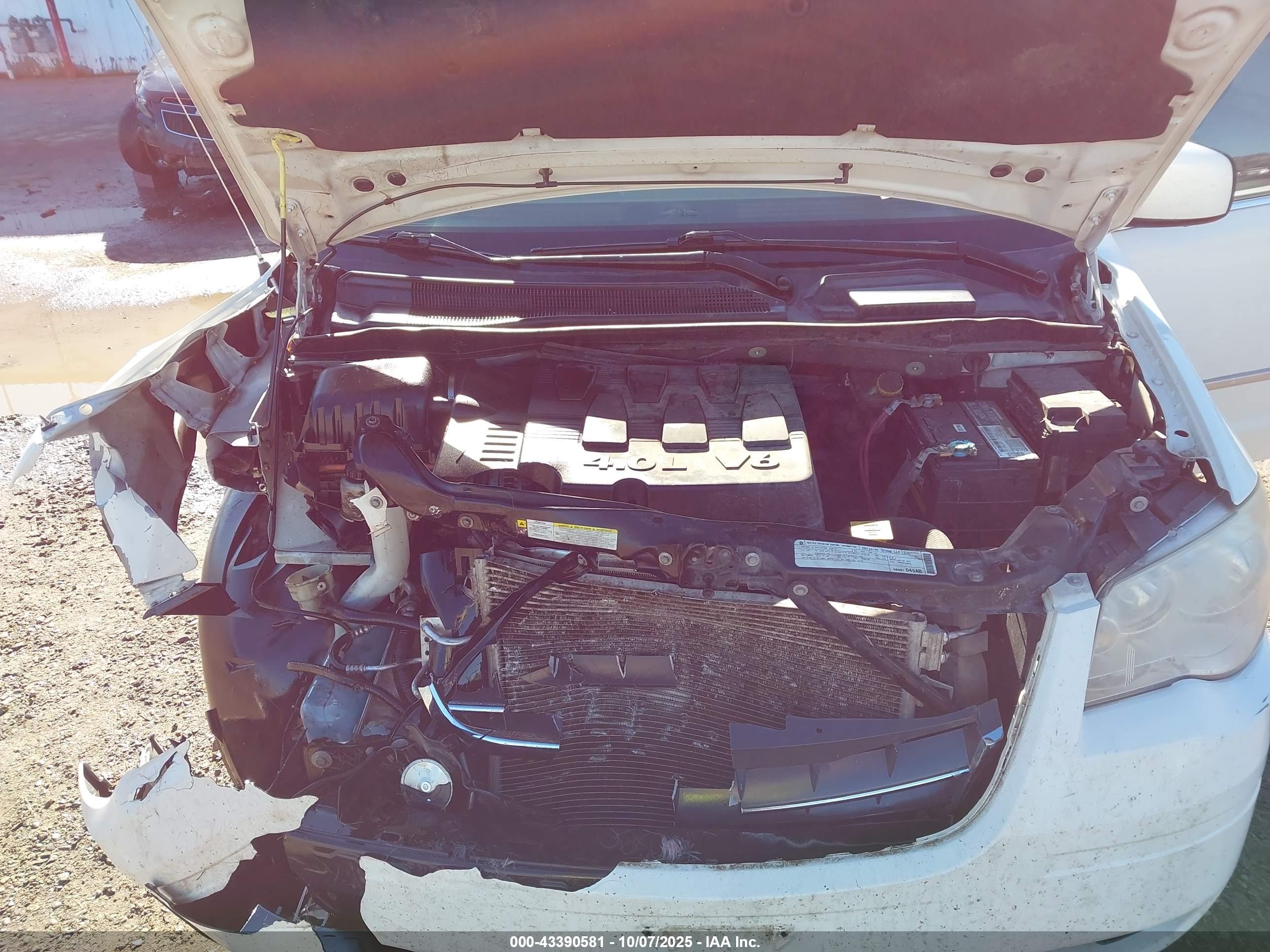 CHRYSLER TOWN image 10