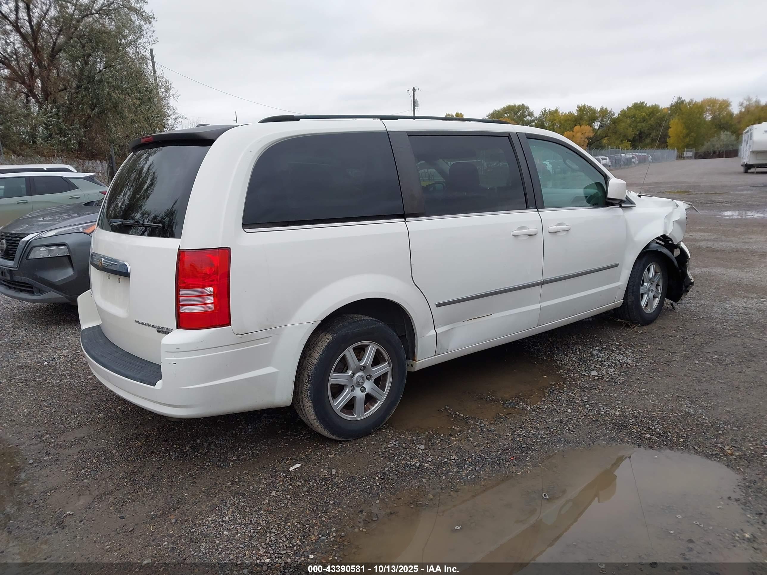 CHRYSLER TOWN image 4