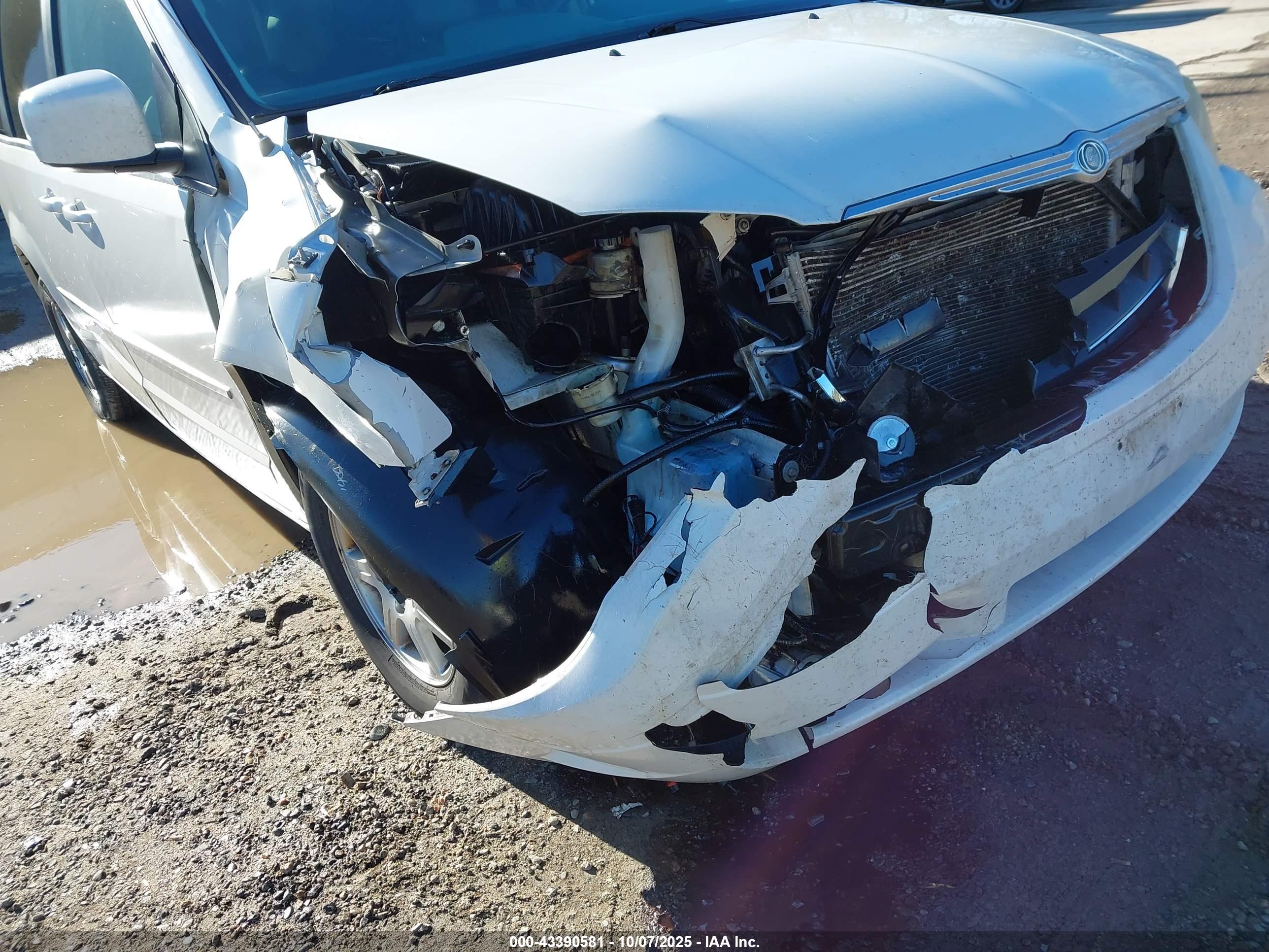 CHRYSLER TOWN image 6