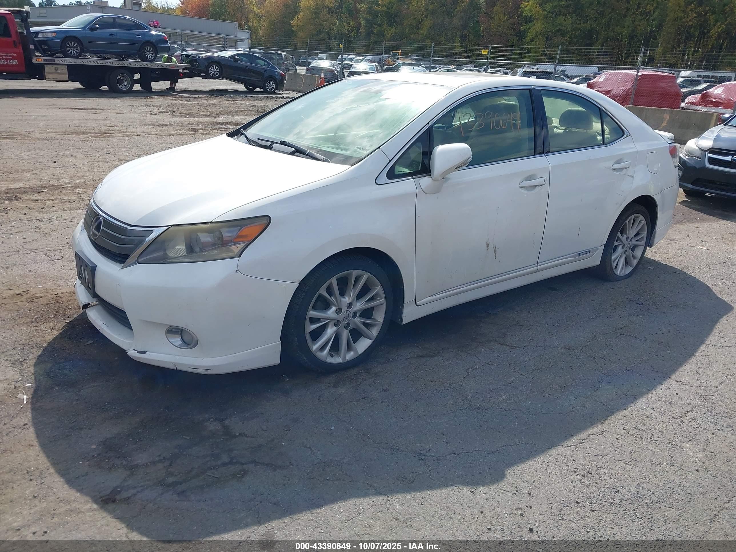 LEXUS HS image 2