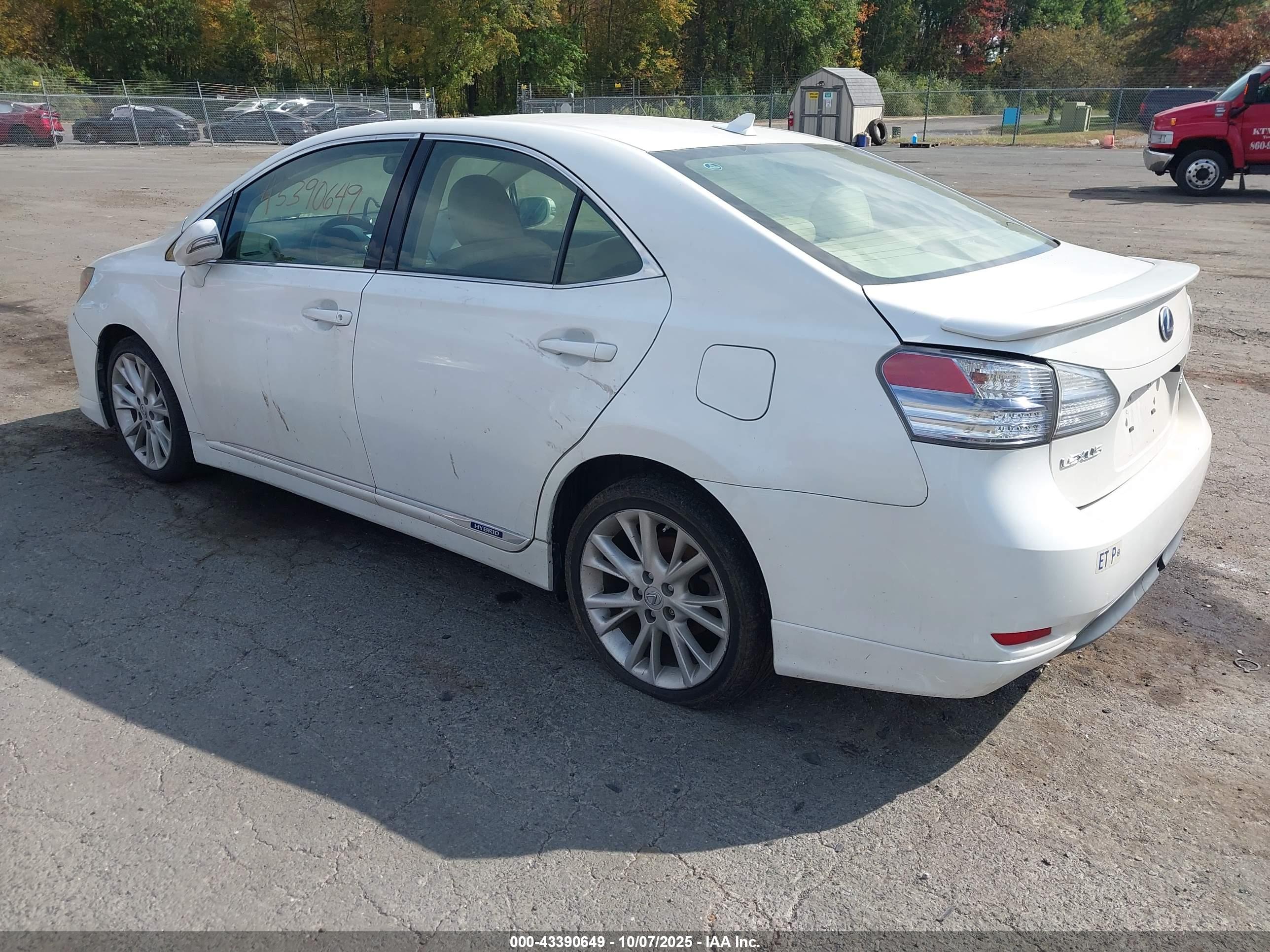 LEXUS HS image 3
