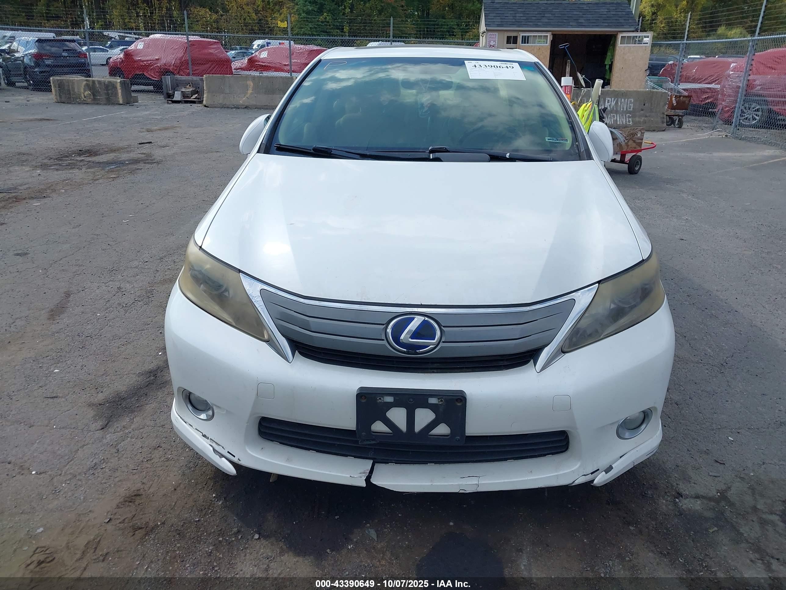 LEXUS HS image 6