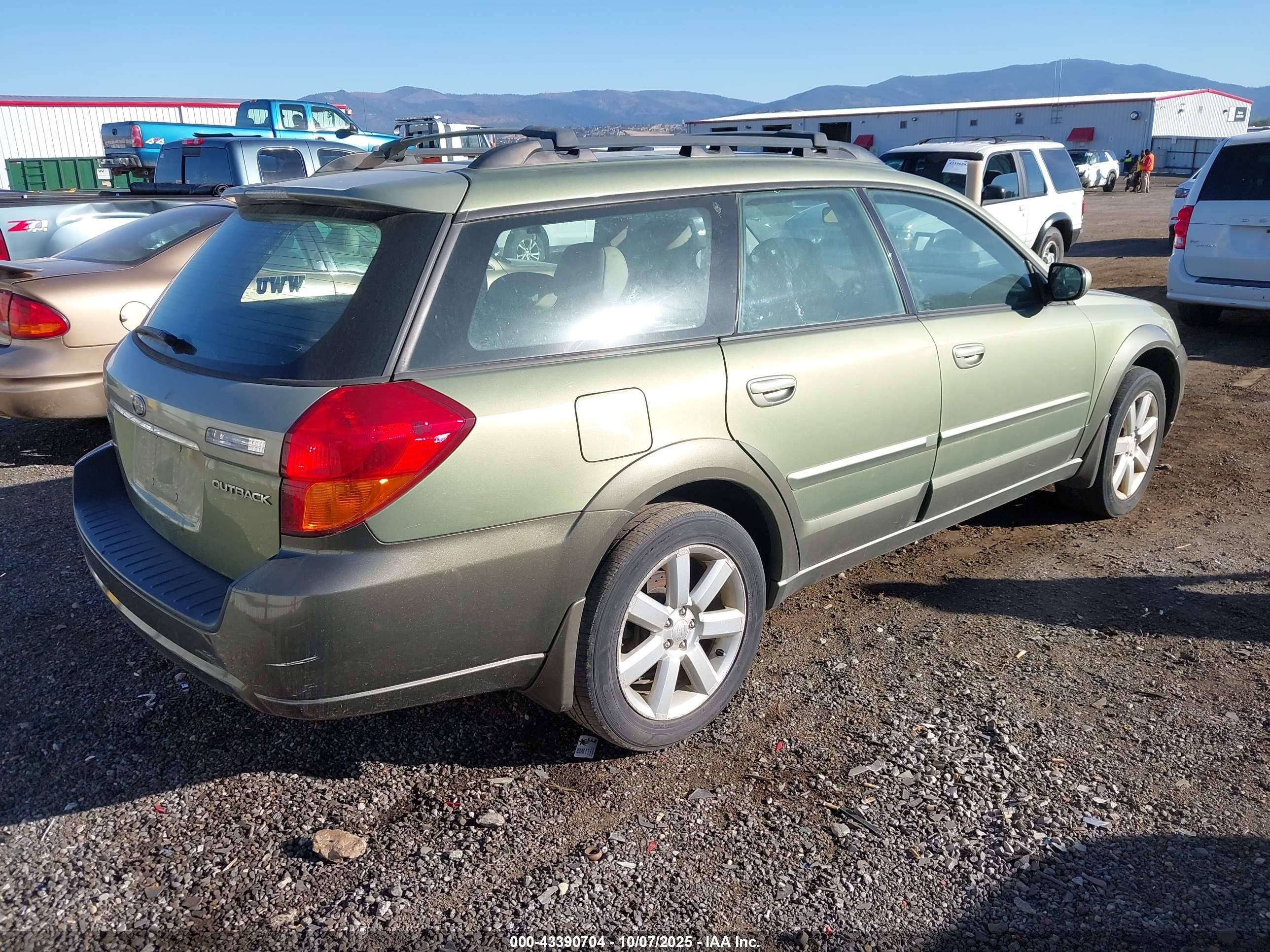 SUBARU OUTBACK image 4
