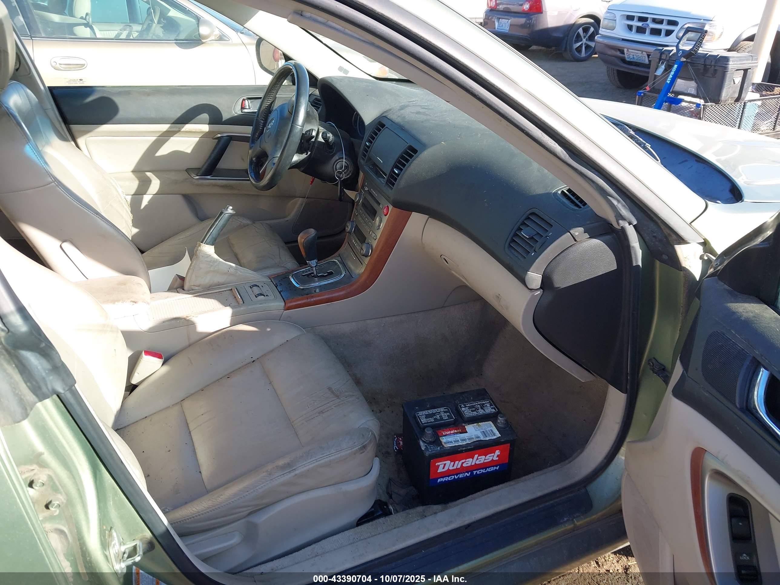 SUBARU OUTBACK image 5