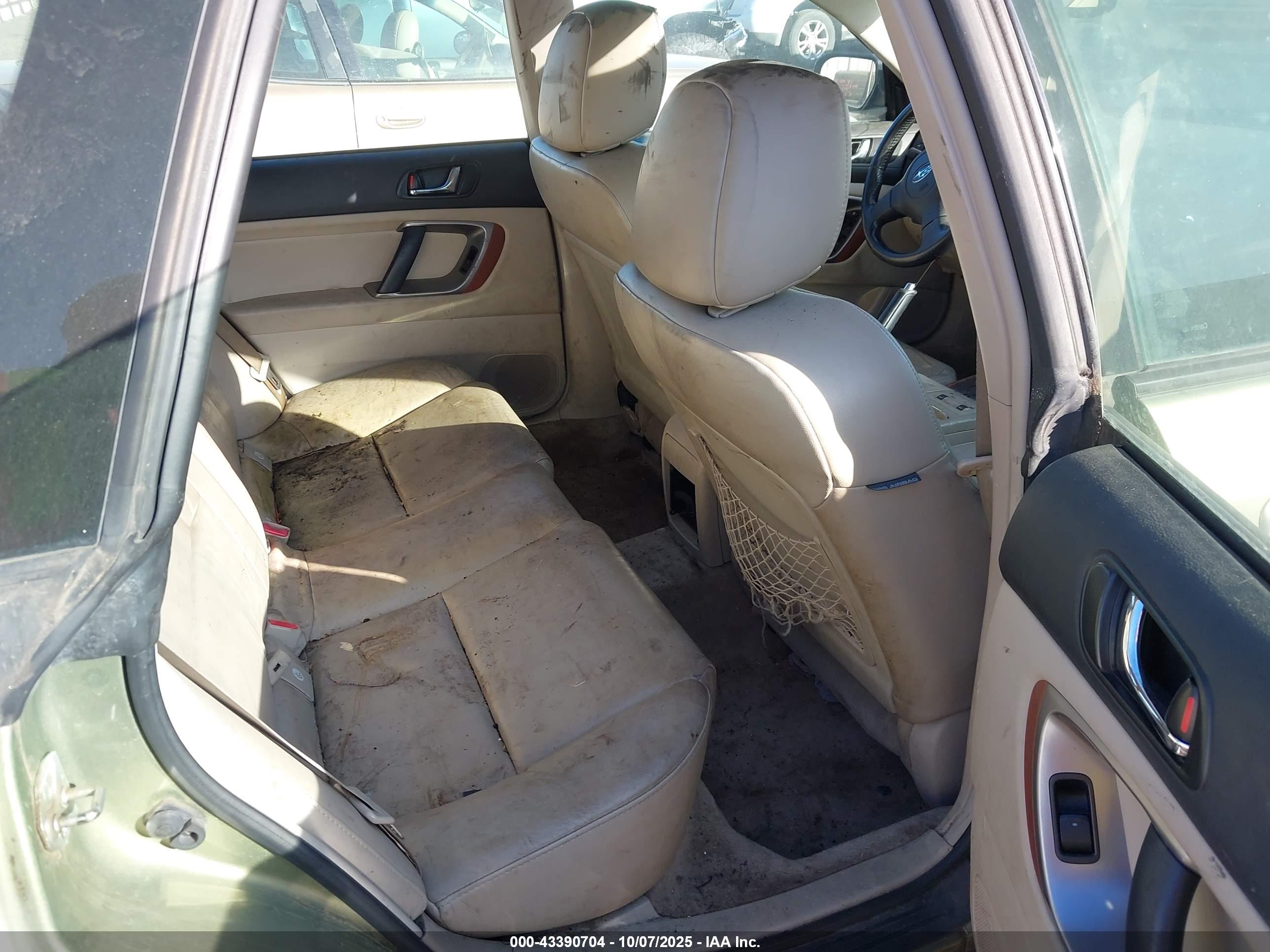 SUBARU OUTBACK image 8