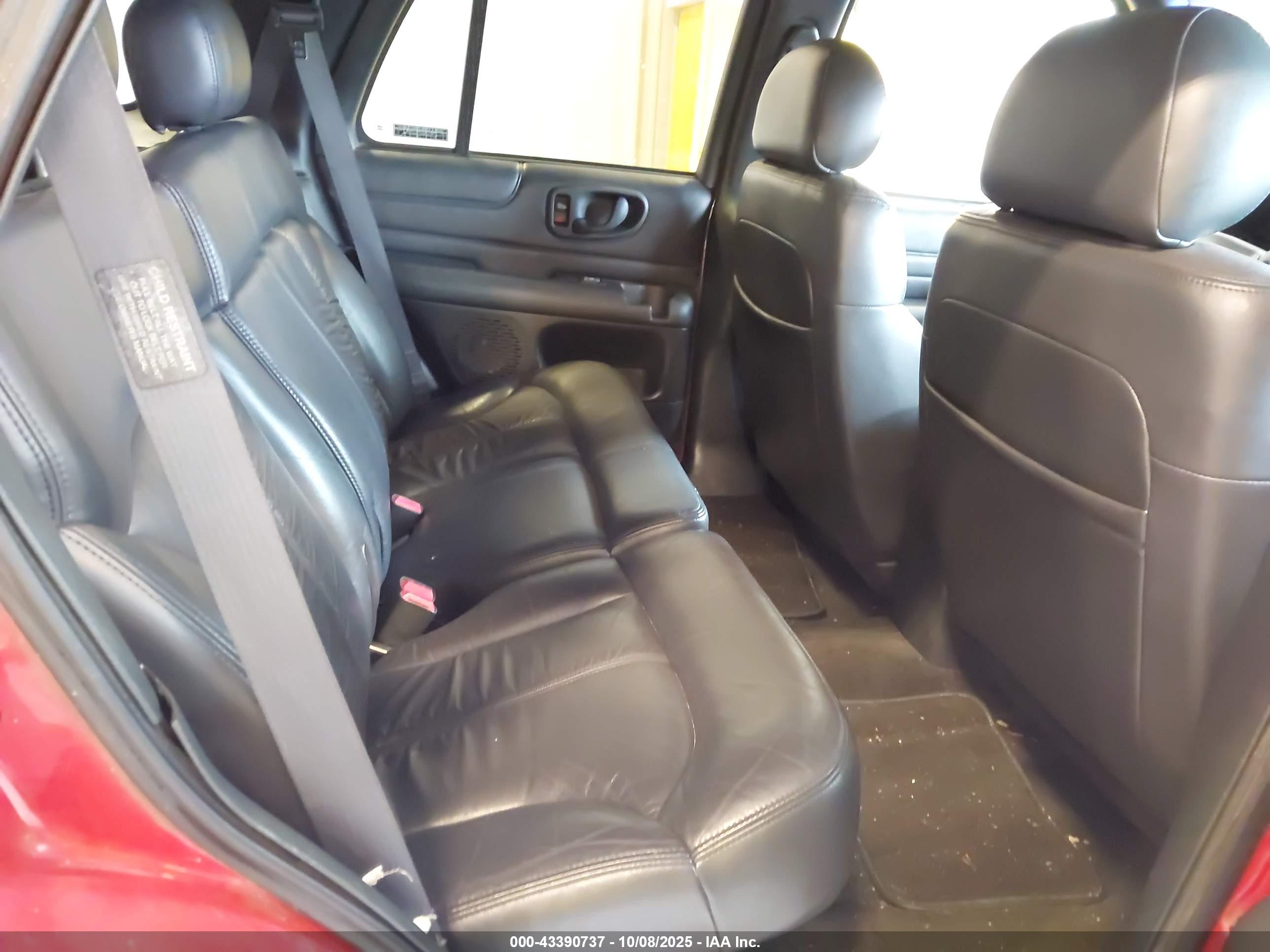 CHEVROLET BLAZER image 8