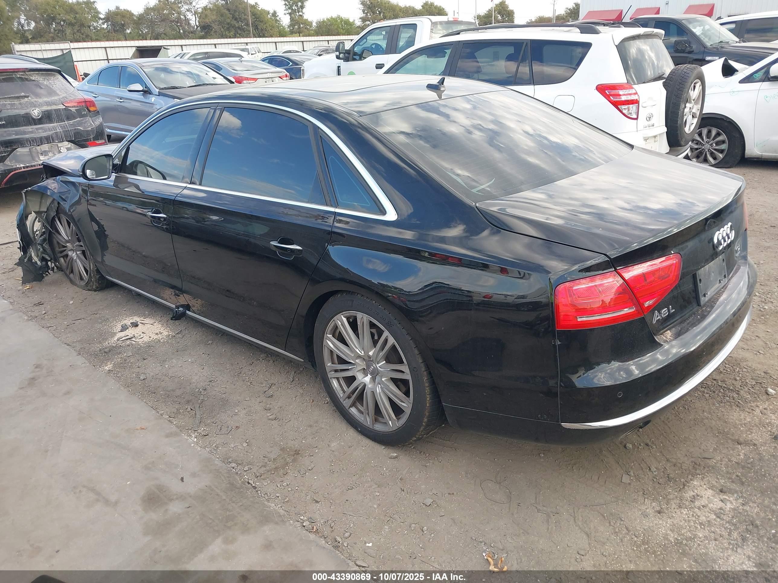 AUDI A8 image 3