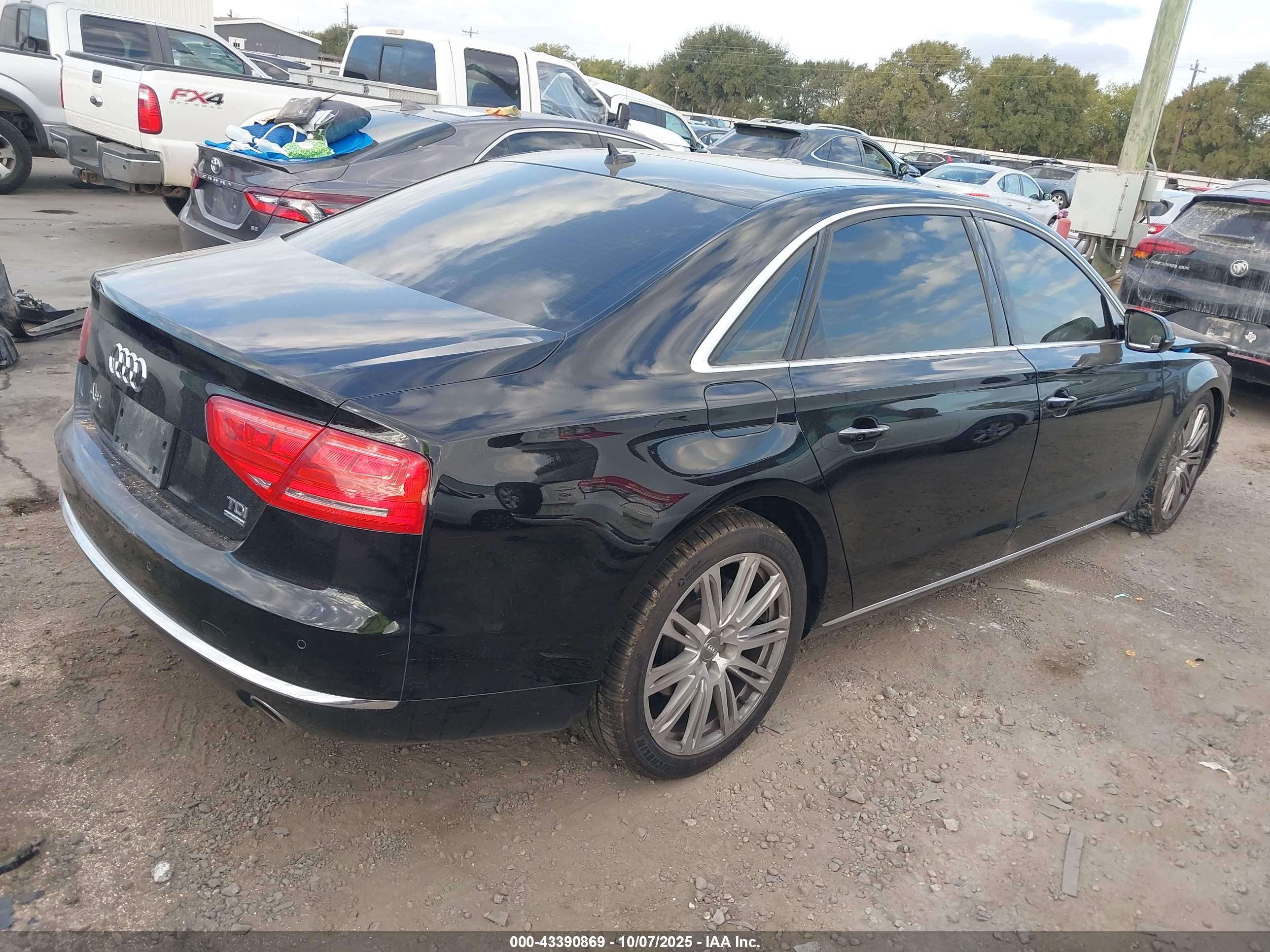 AUDI A8 image 4