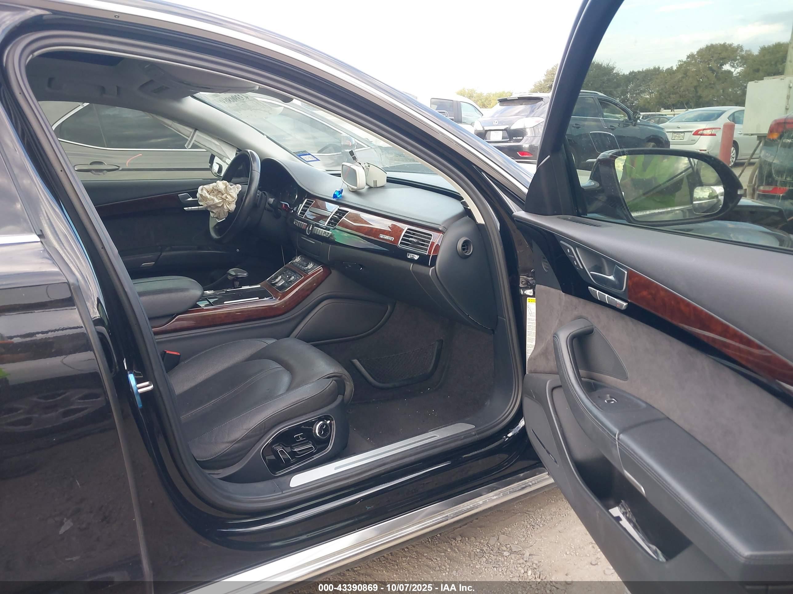 AUDI A8 image 5