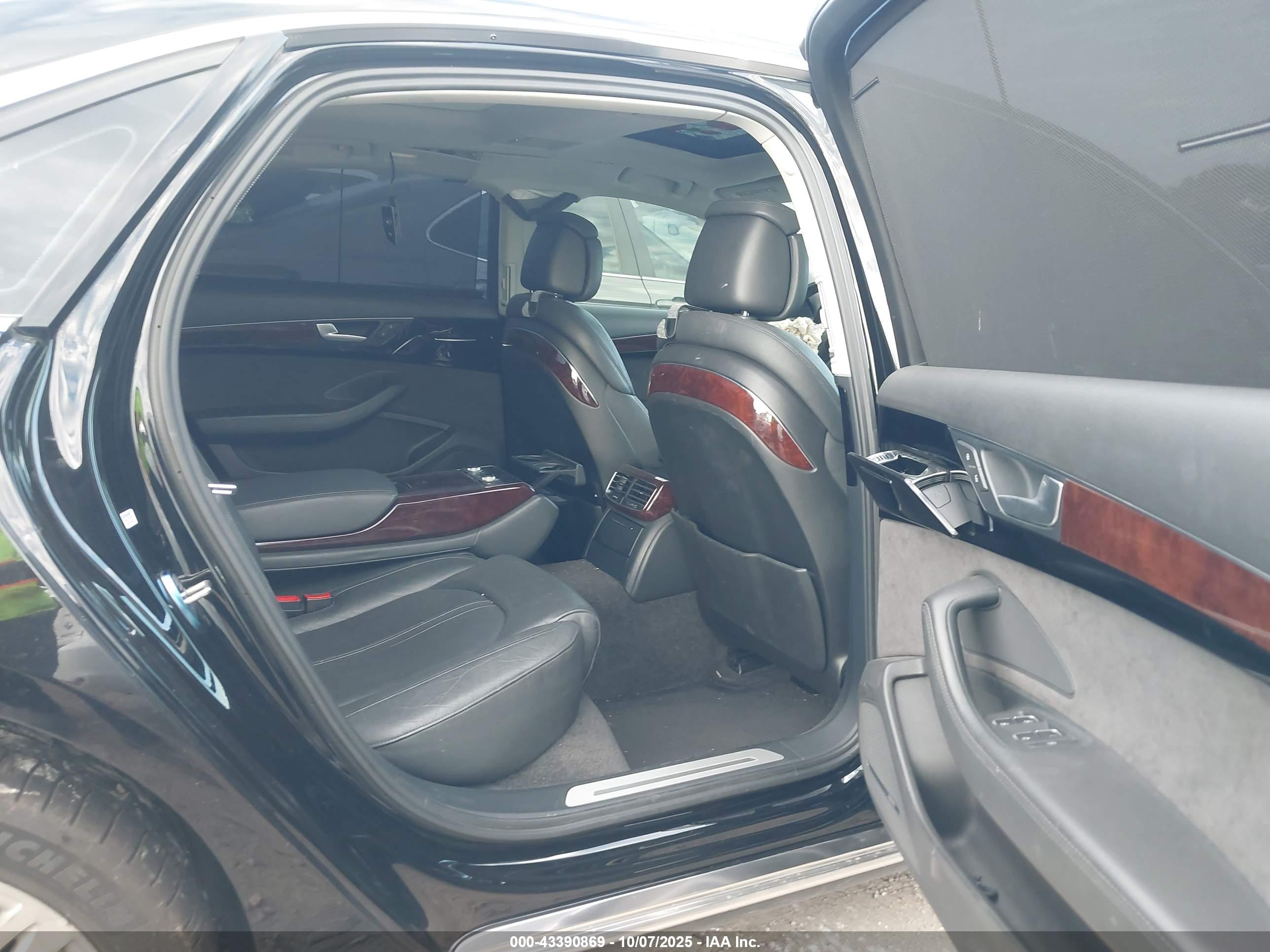 AUDI A8 image 8