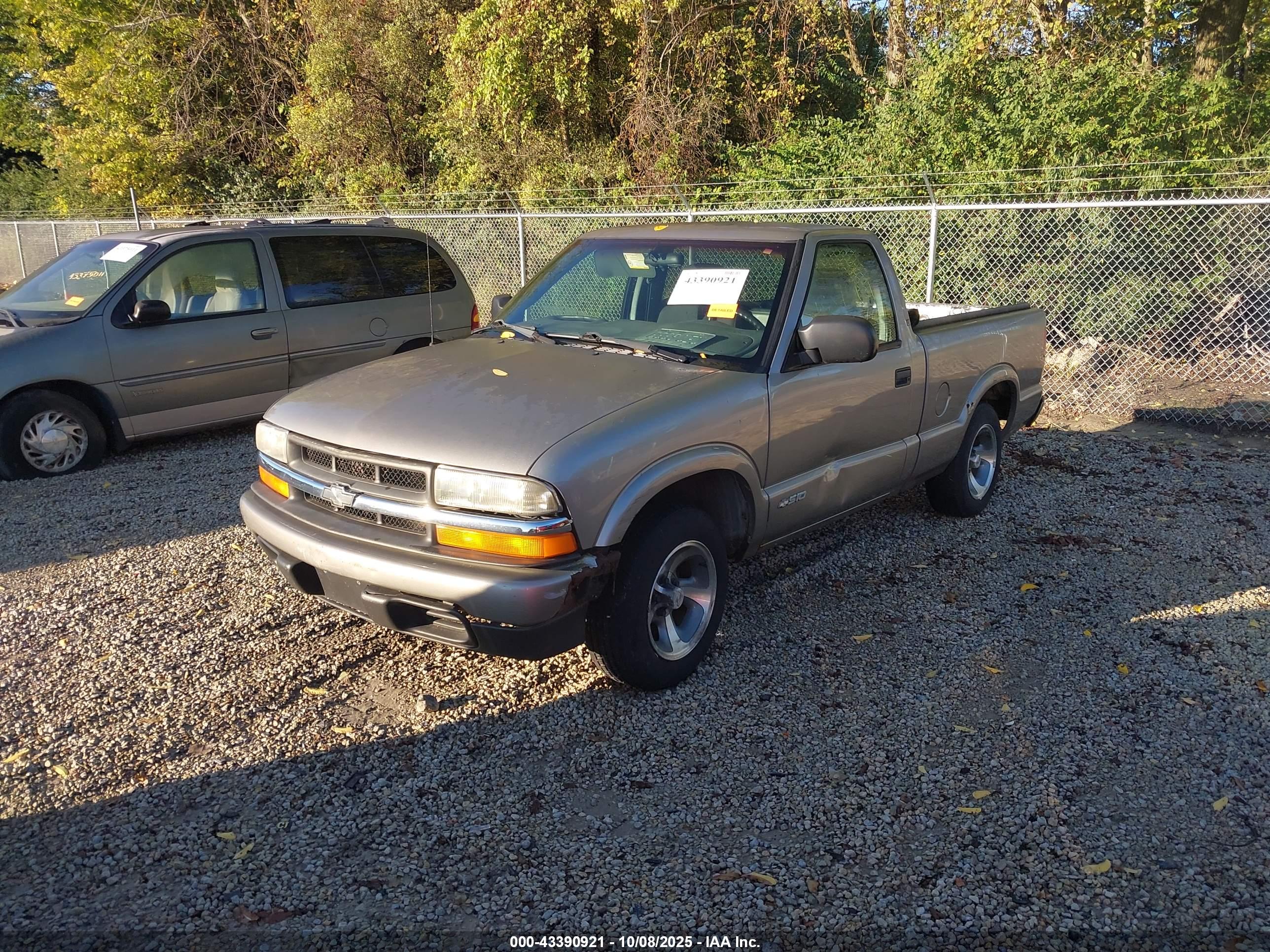 CHEVROLET S-10 image 2