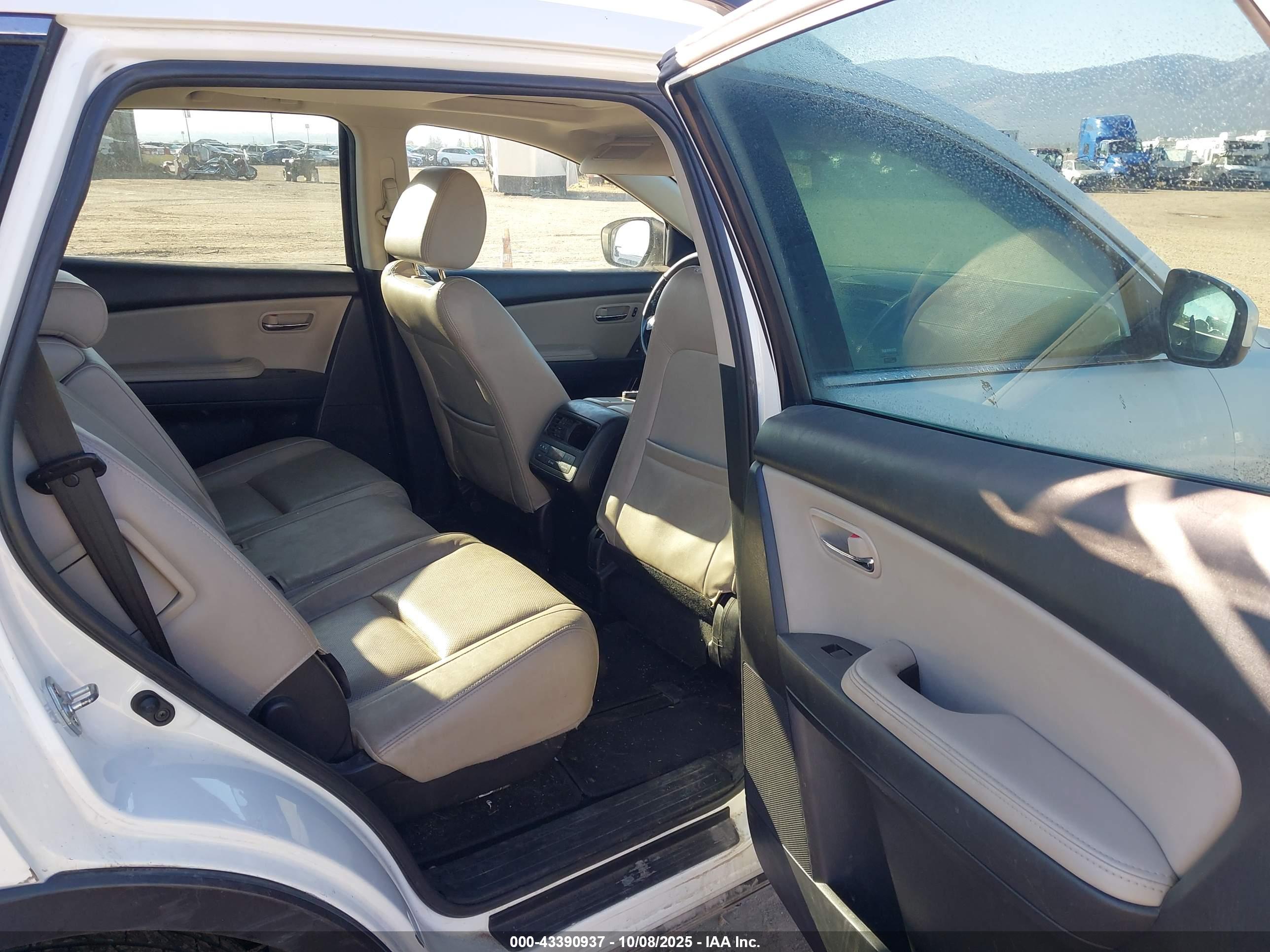 MAZDA CX-9 image 8