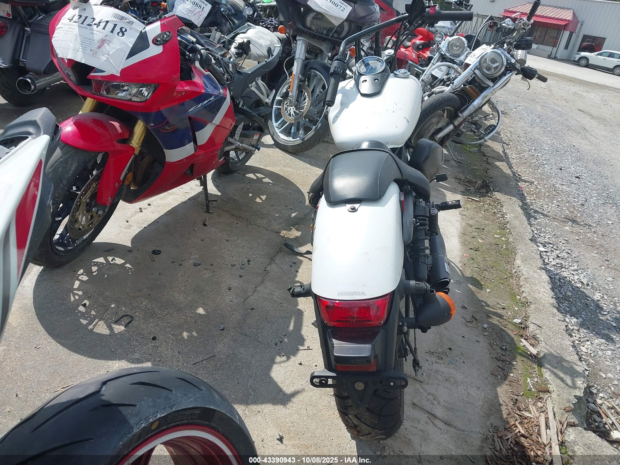 HONDA VT750 image 6