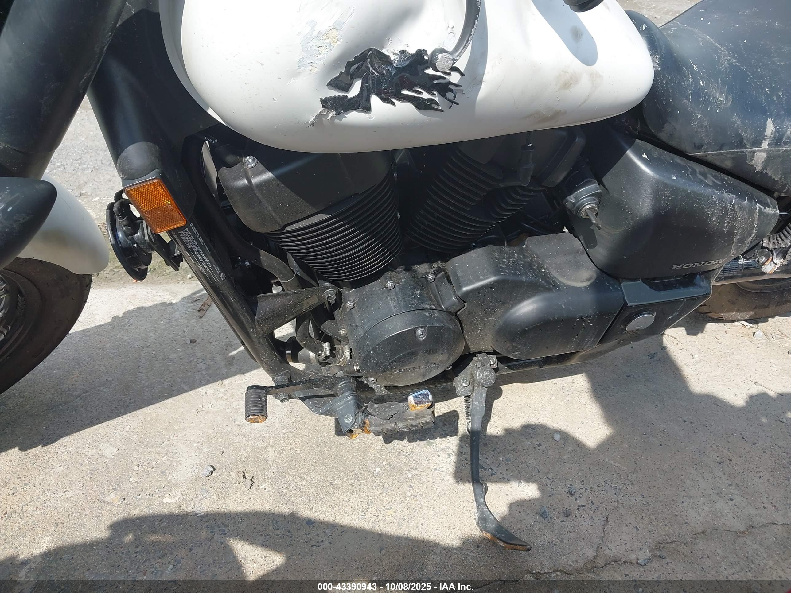 HONDA VT750 image 9