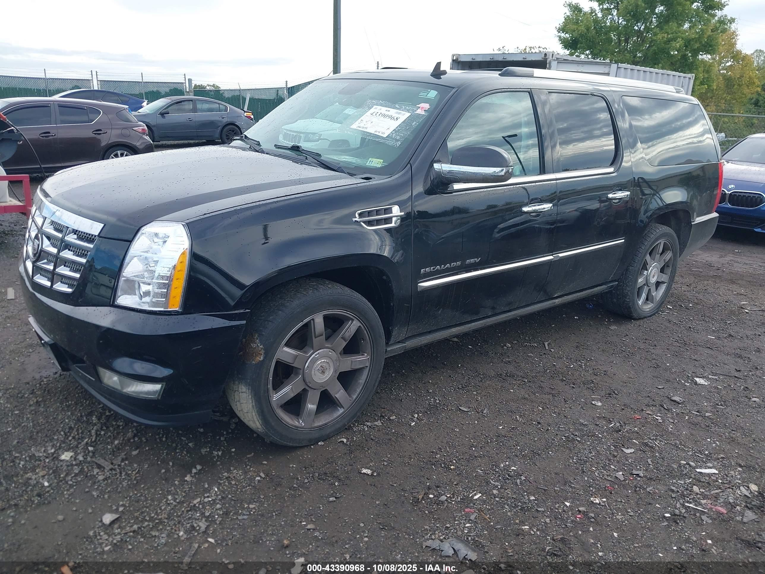 CADILLAC ESCALADE image 2