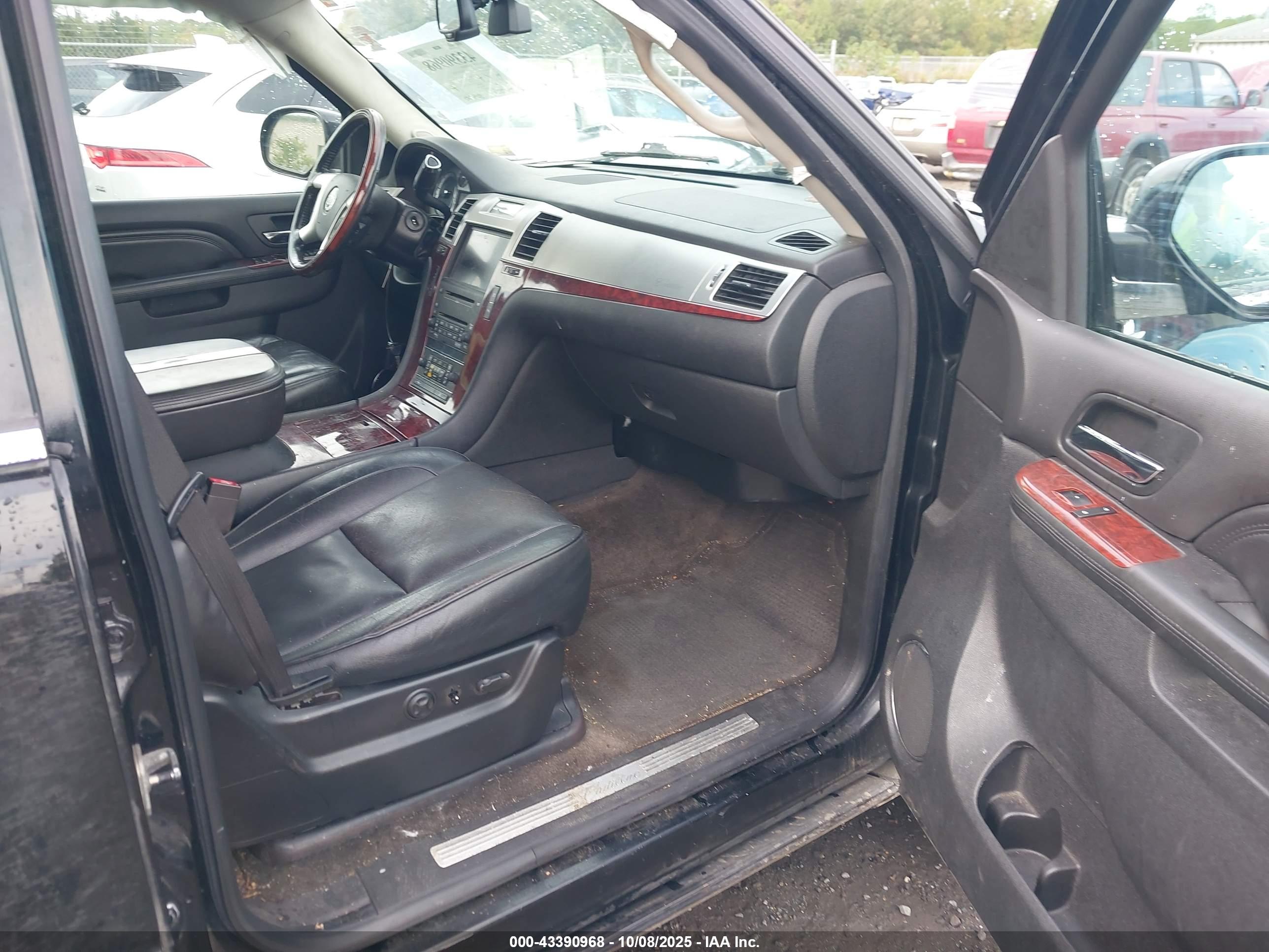 CADILLAC ESCALADE image 5