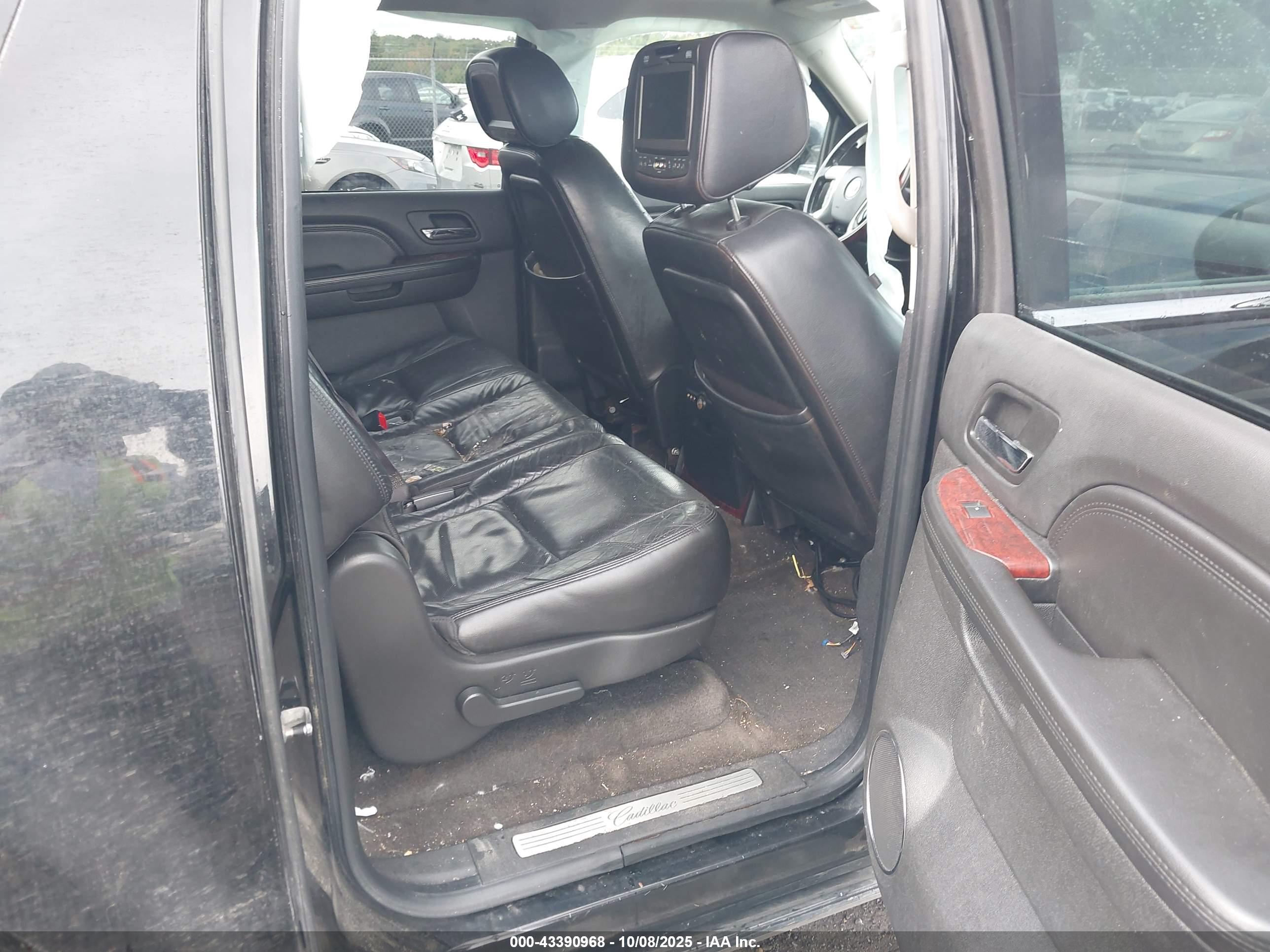 CADILLAC ESCALADE image 8