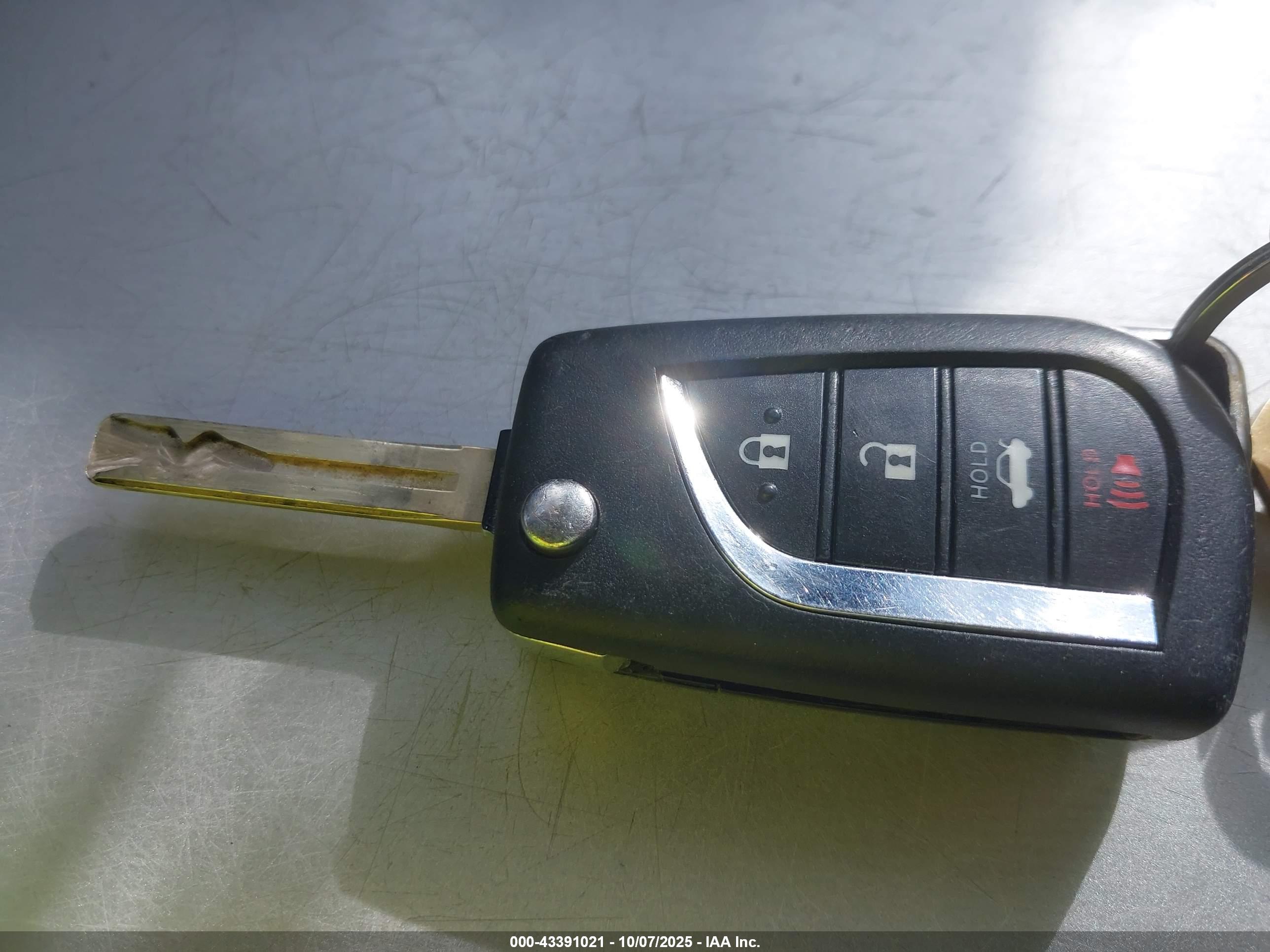 TOYOTA COROLLA image 11