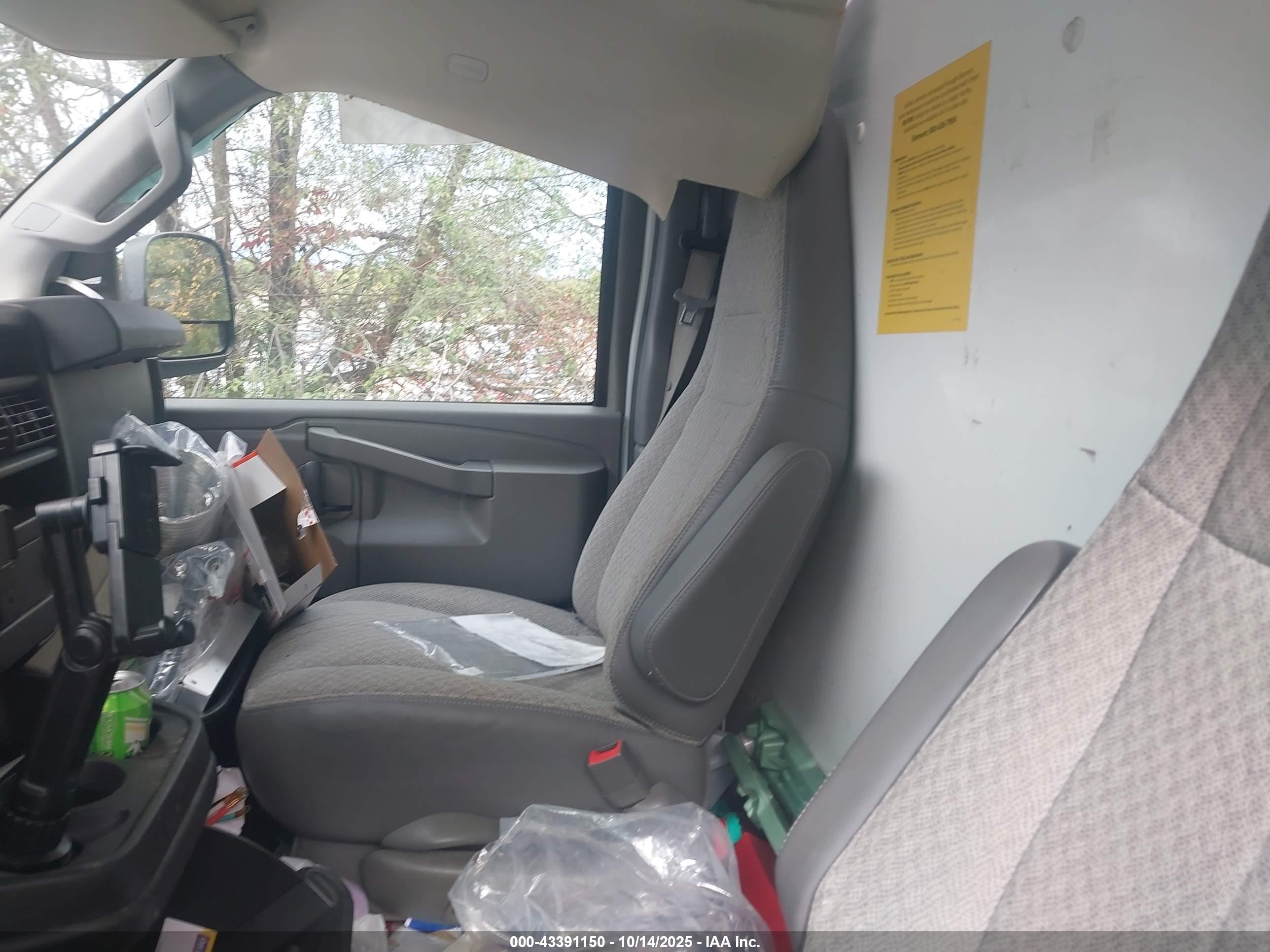 CHEVROLET EXPRESS image 7
