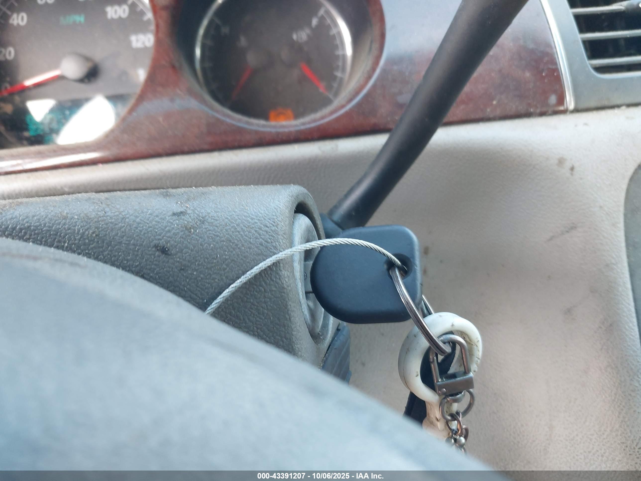BUICK LUCERNE image 11
