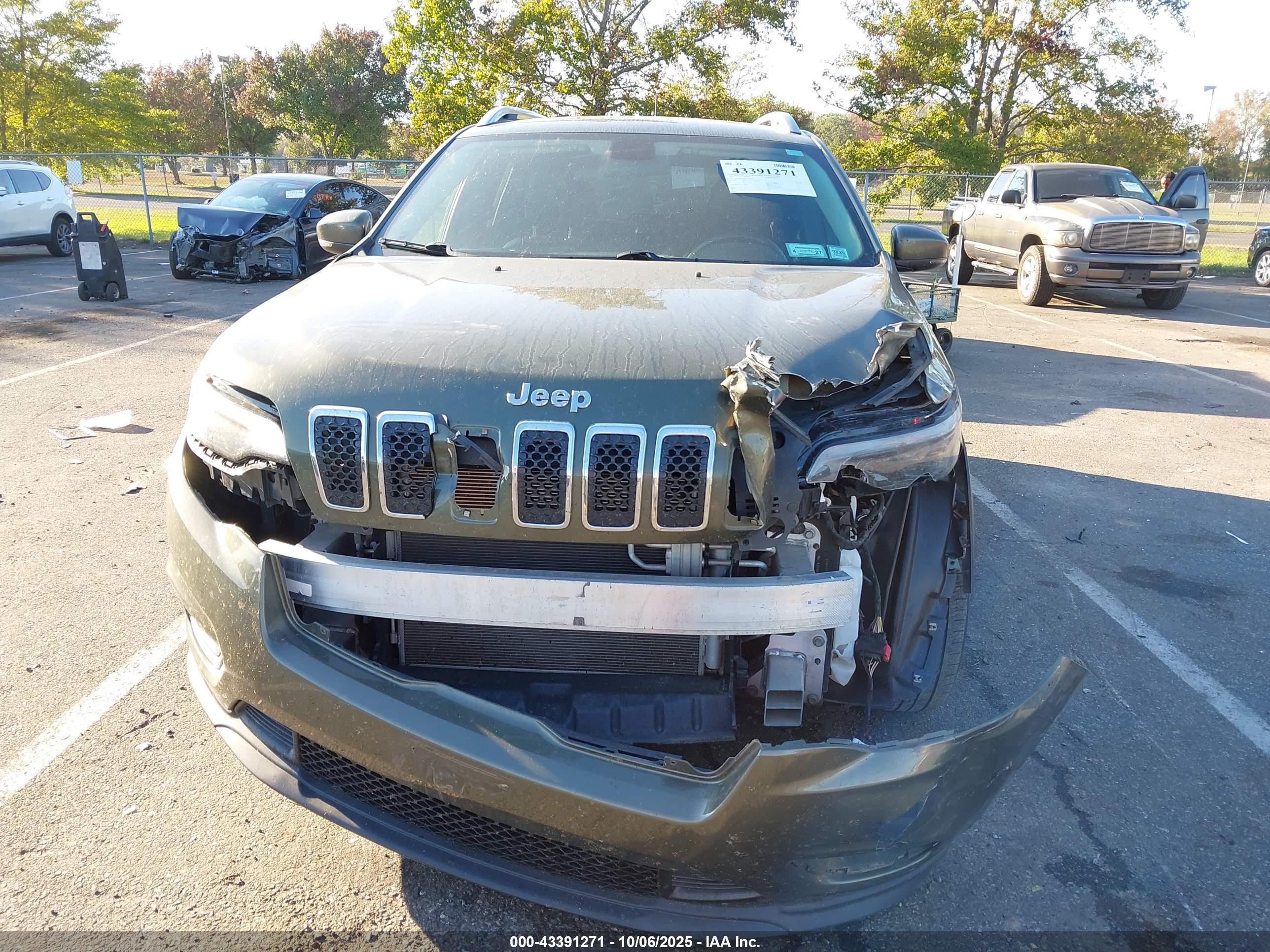 JEEP CHEROKEE image 6