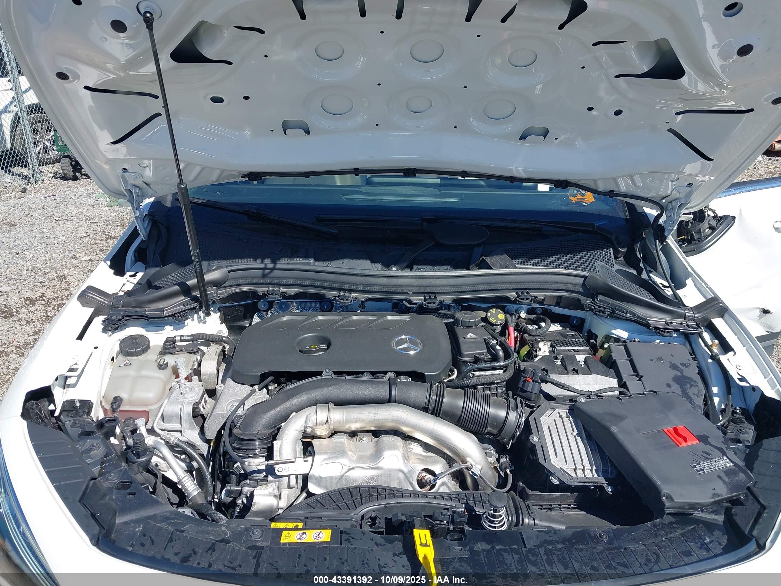 MERCEDES-BENZ GLA image 10