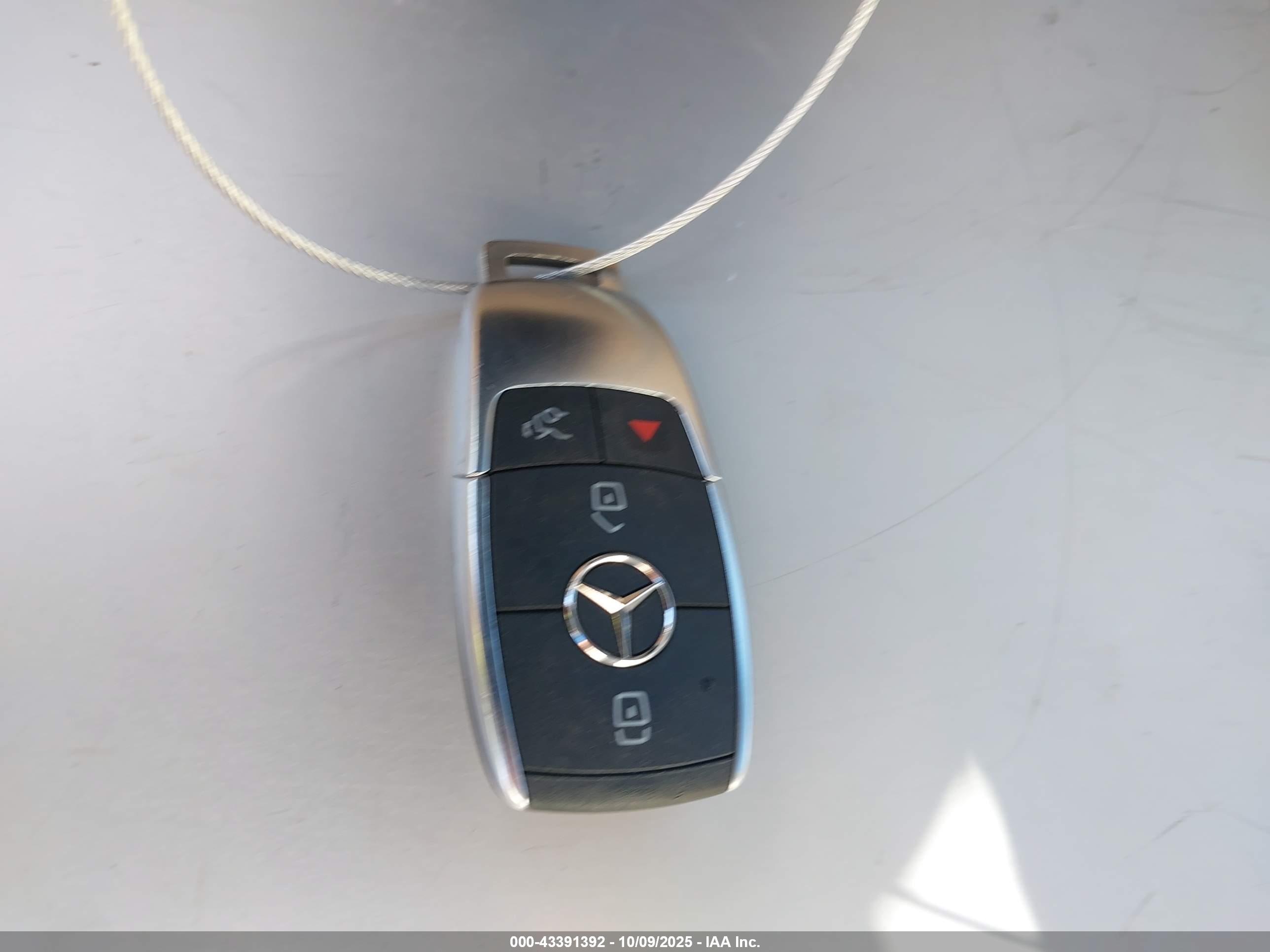 MERCEDES-BENZ GLA image 11