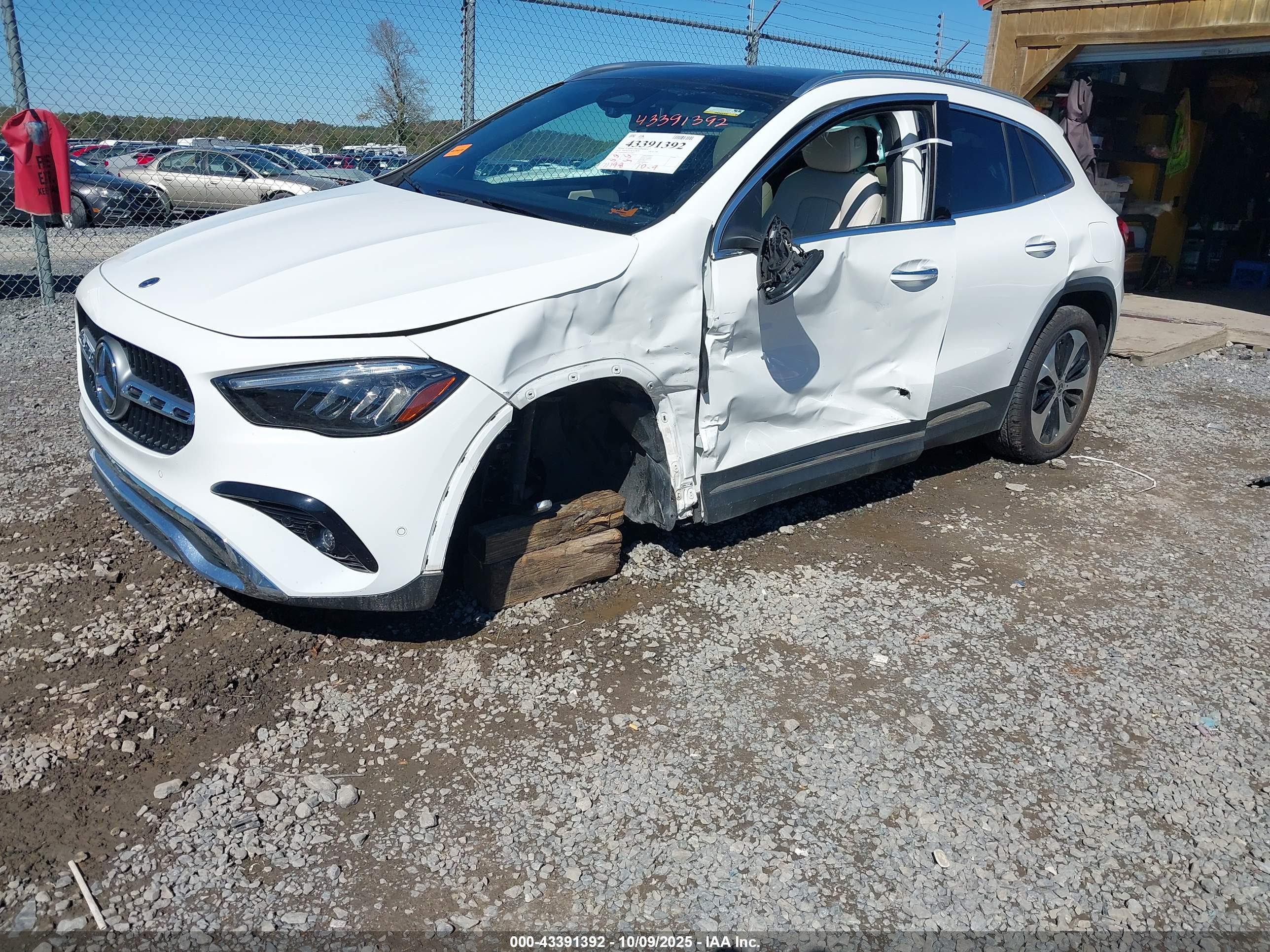MERCEDES-BENZ GLA image 2