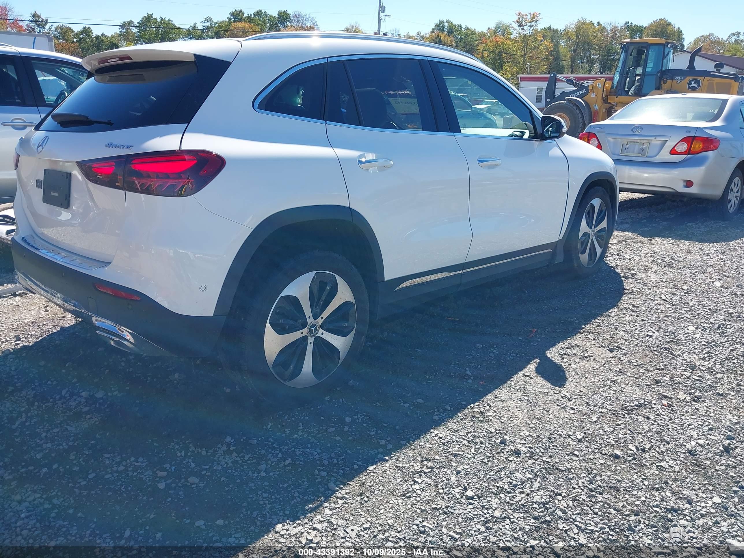 MERCEDES-BENZ GLA image 4