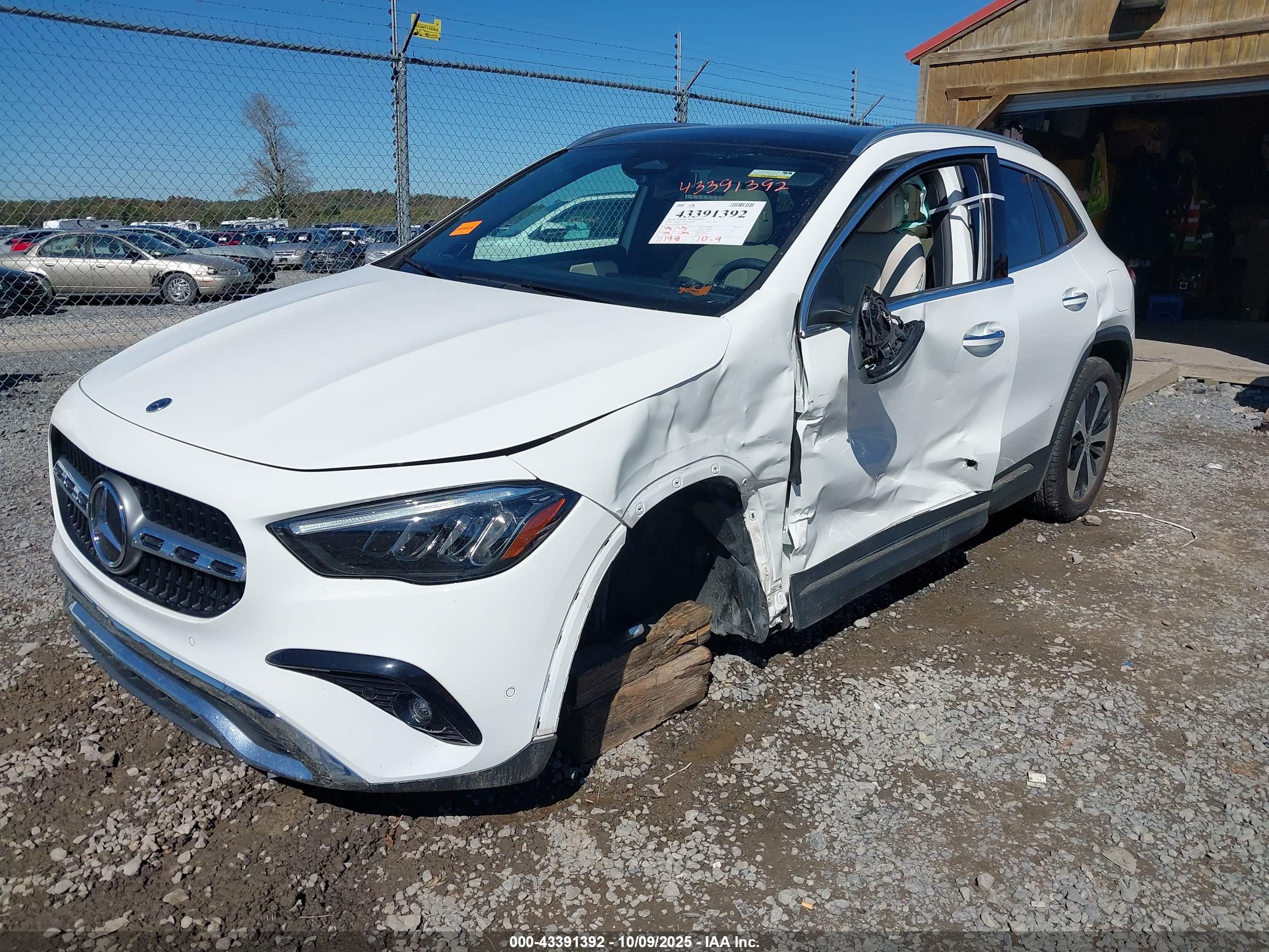 MERCEDES-BENZ GLA image 6