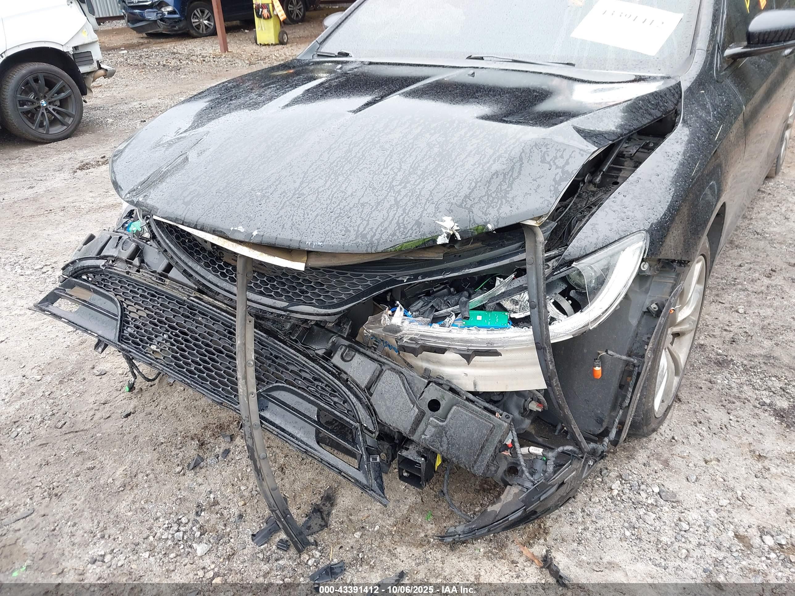 CHRYSLER 200 image 6