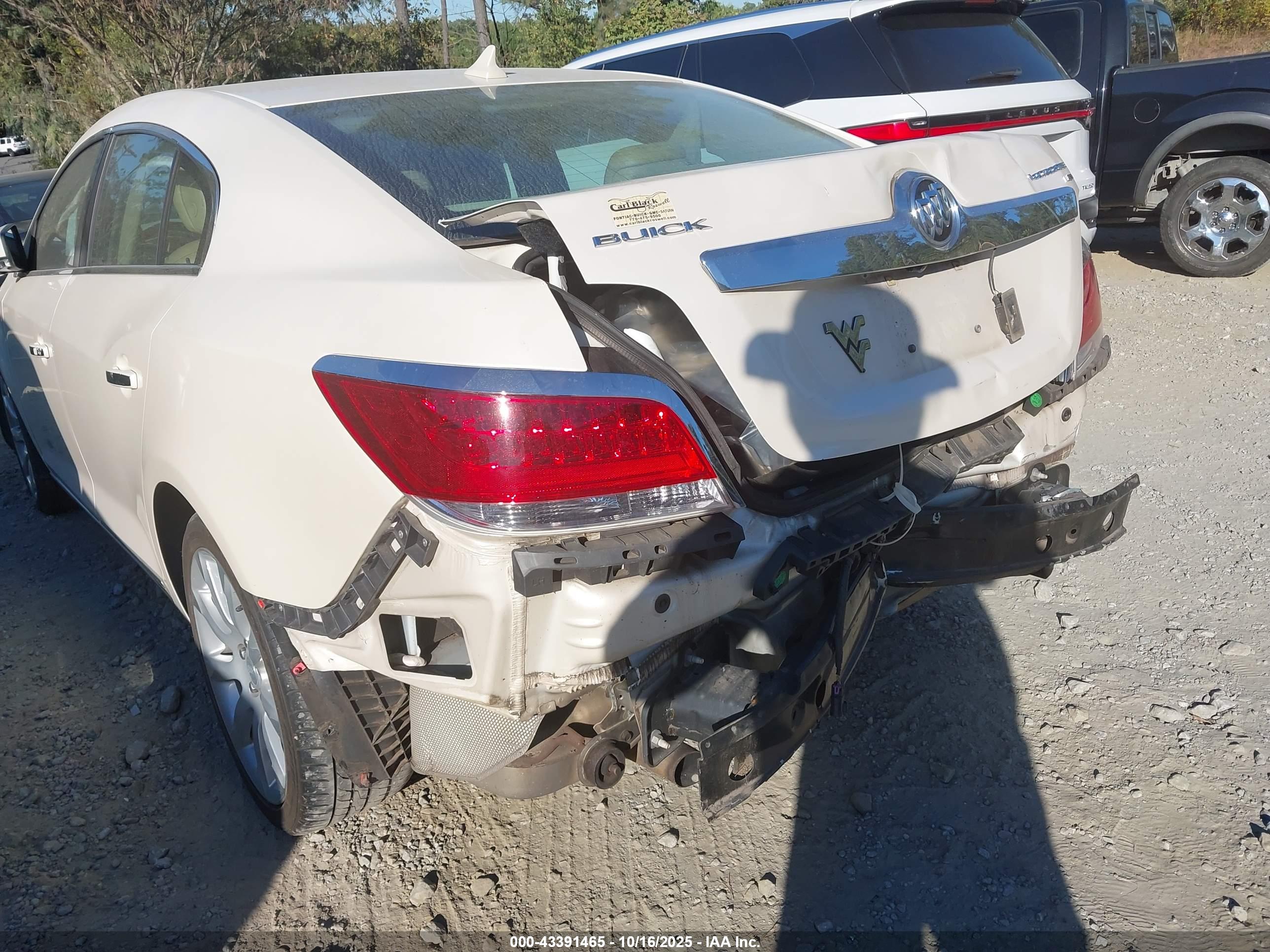 BUICK LACROSSE image 6