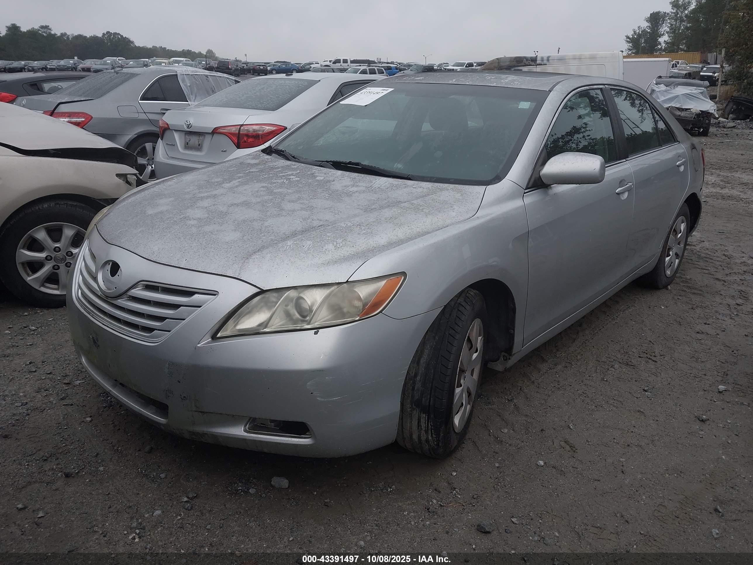 TOYOTA CAMRY image 2