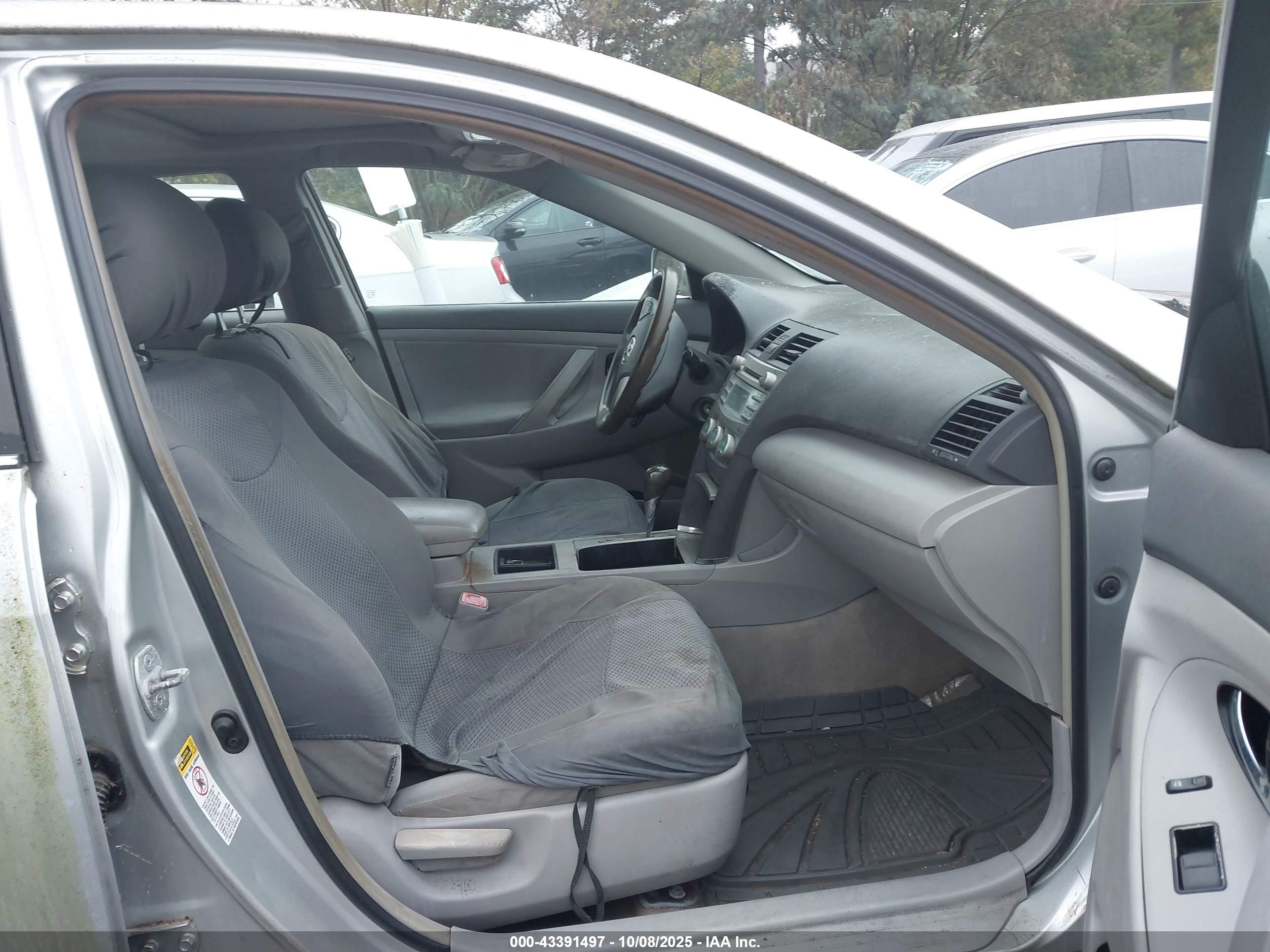 TOYOTA CAMRY image 5