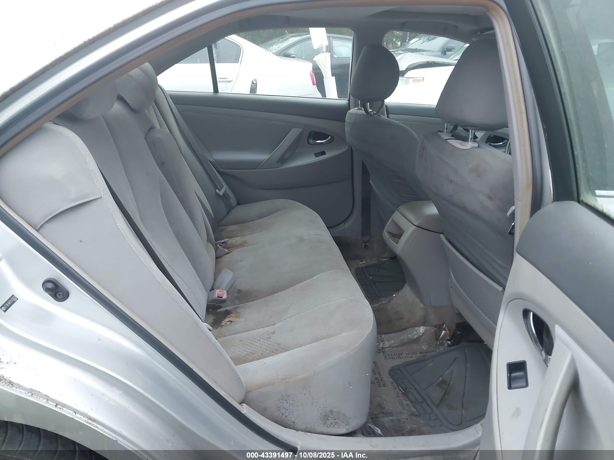 TOYOTA CAMRY image 8
