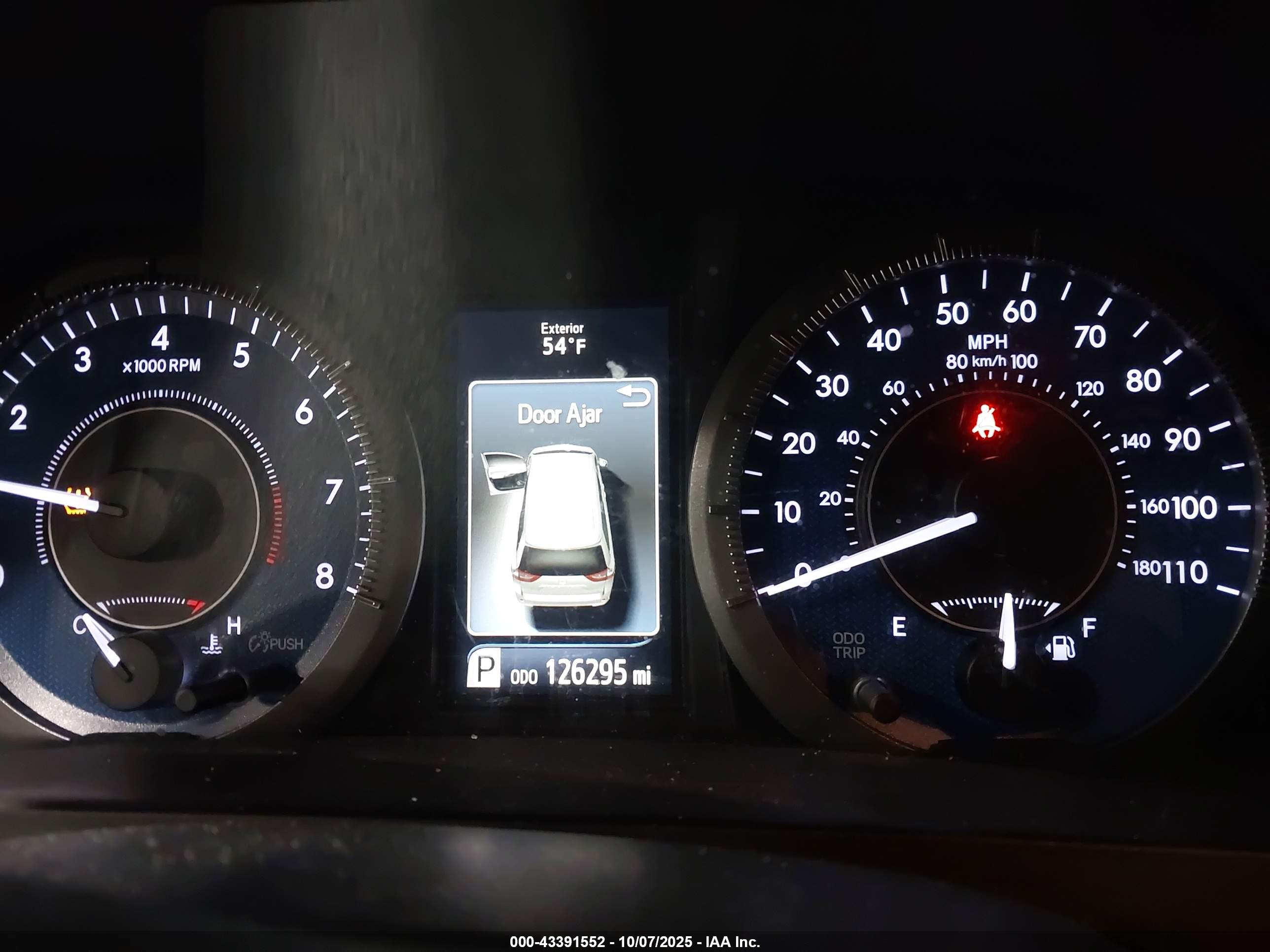 TOYOTA SIENNA image 7