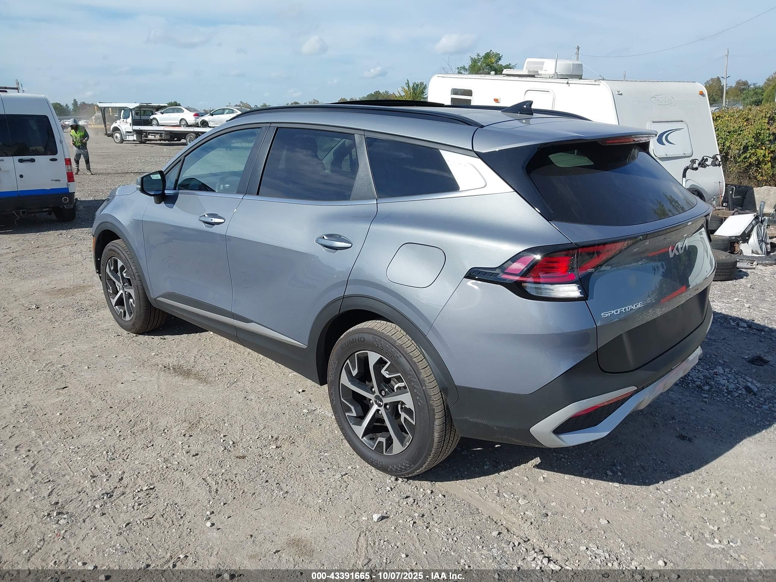 KIA SPORTAGE image 3