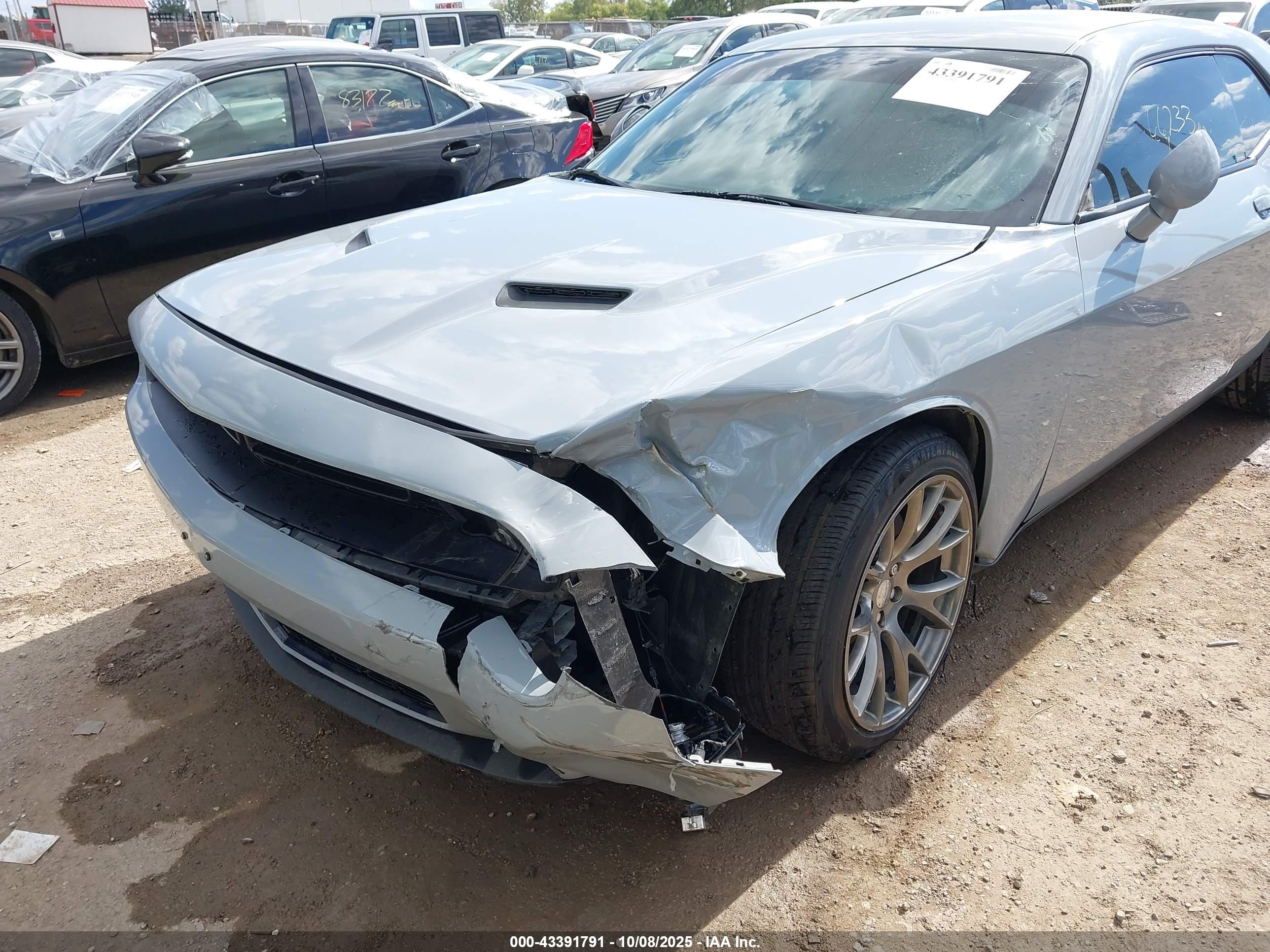 DODGE CHALLENGER image 6