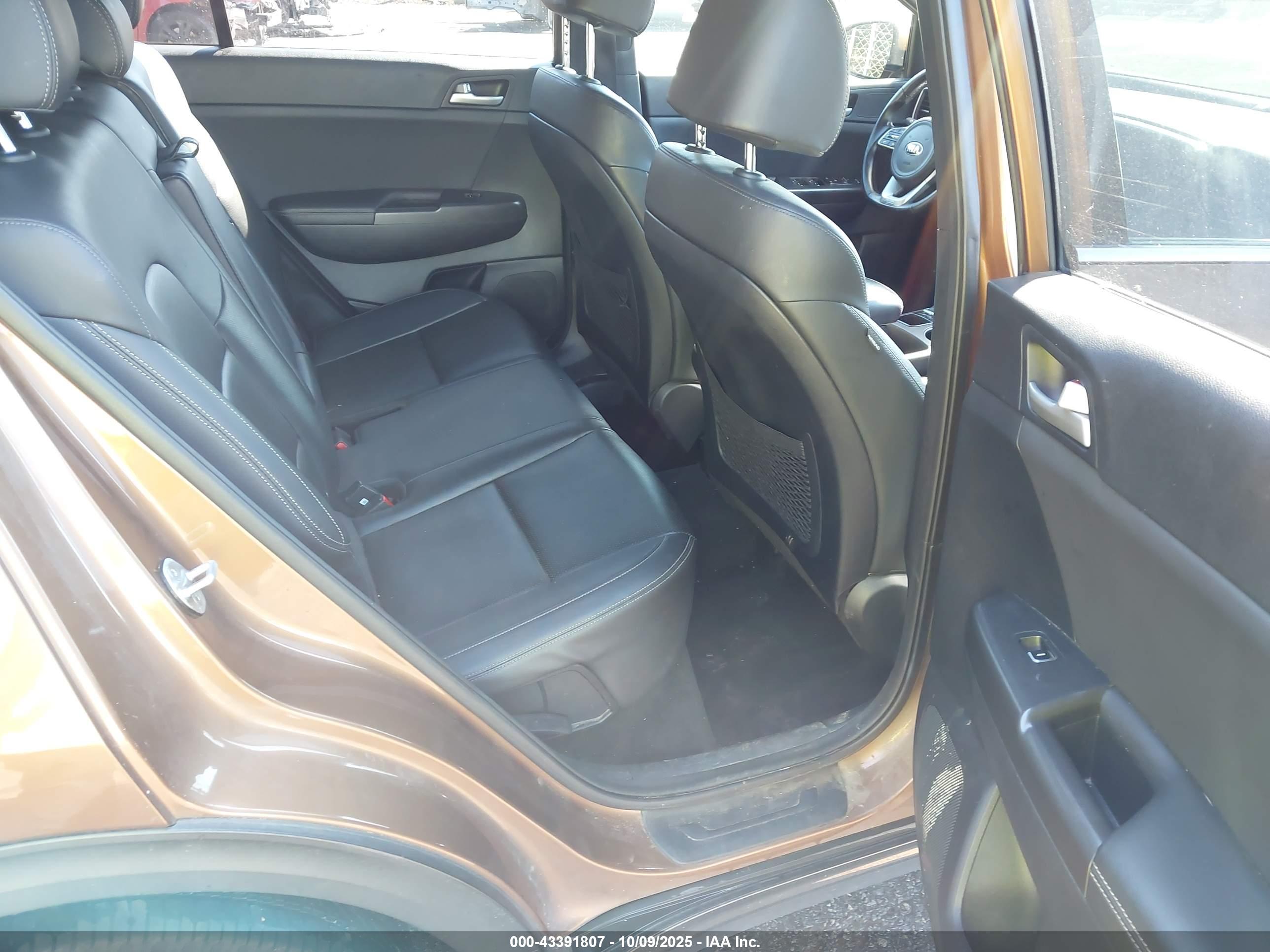 KIA SPORTAGE image 8