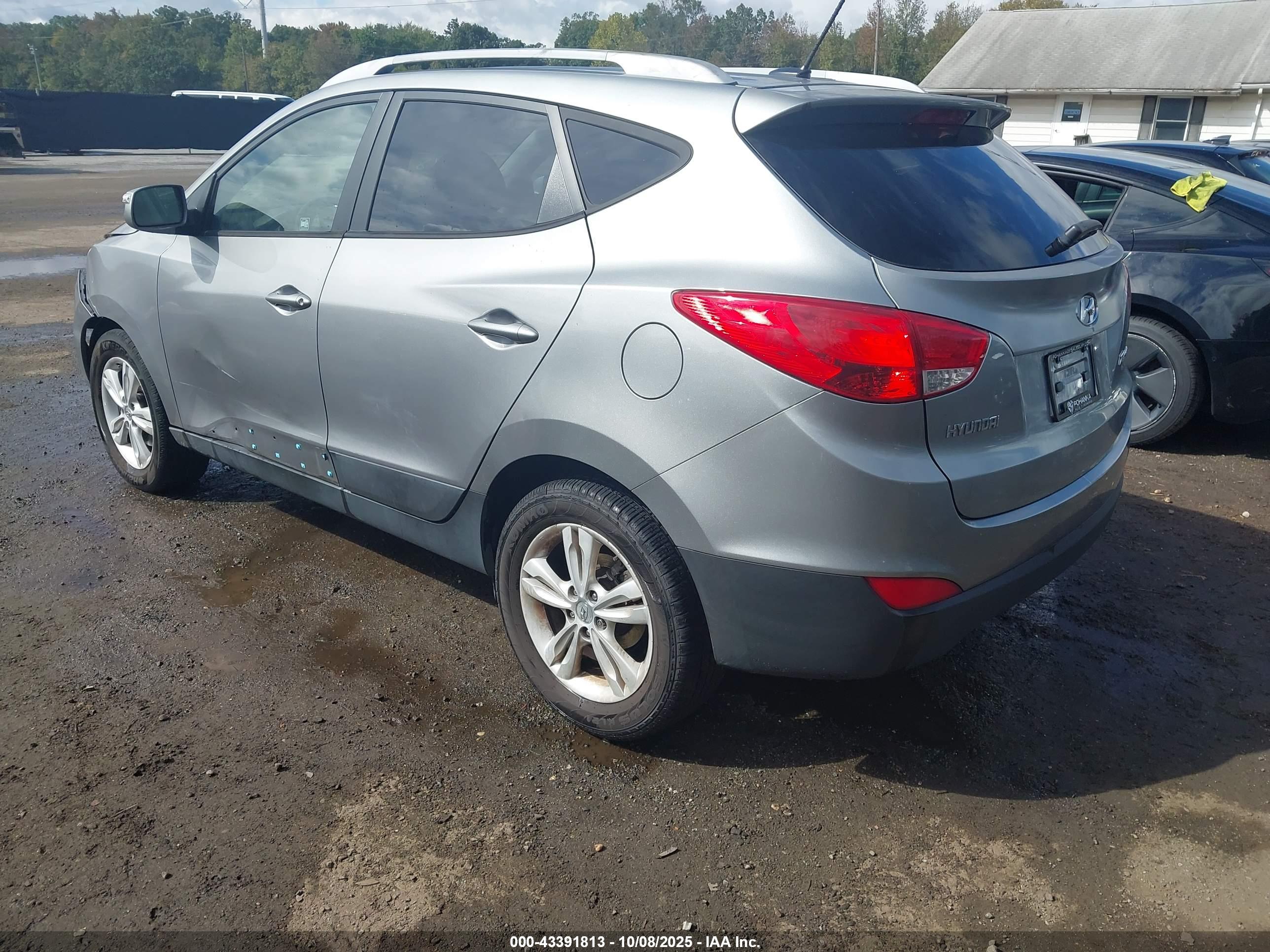 HYUNDAI TUCSON image 3