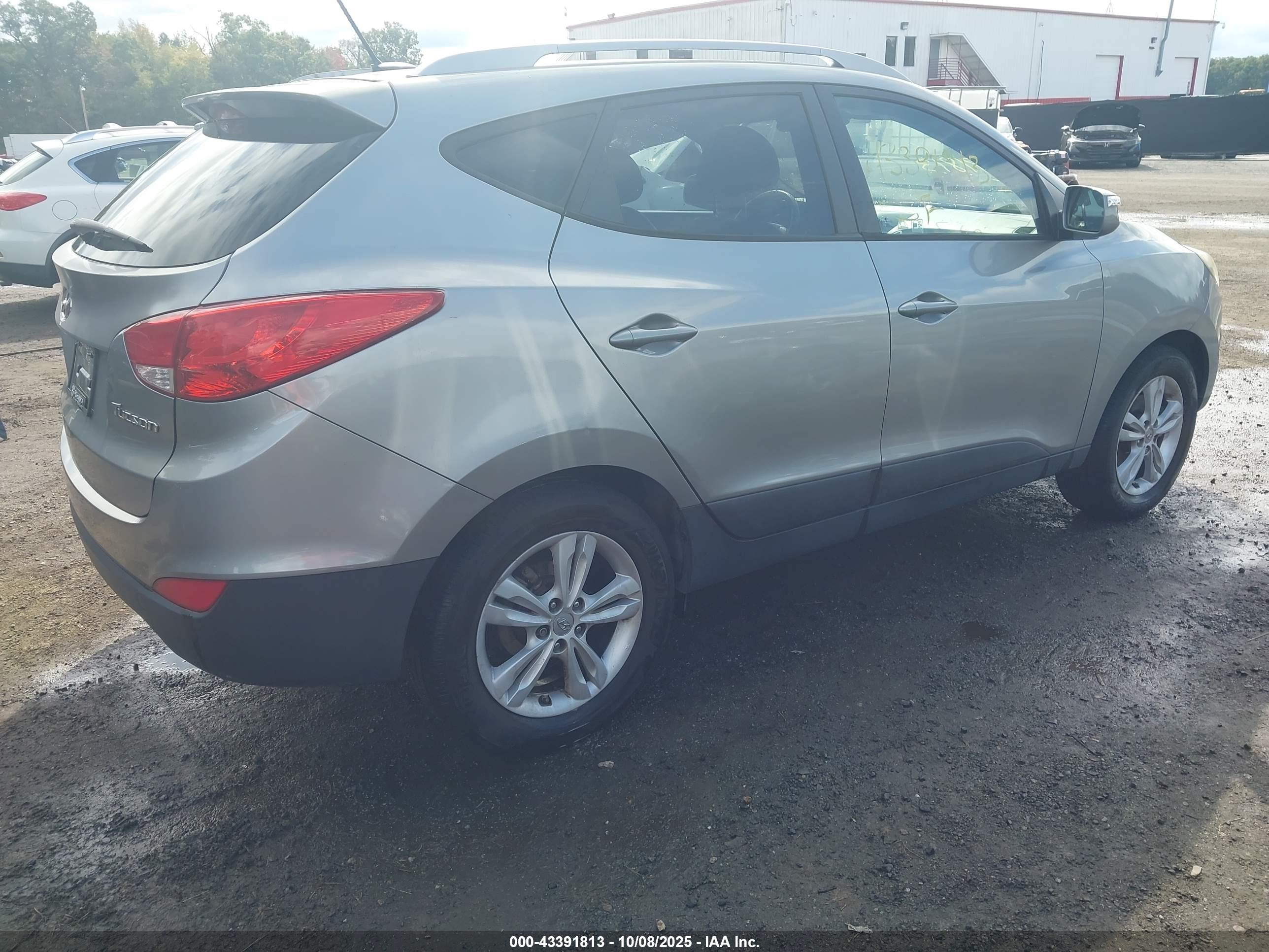 HYUNDAI TUCSON image 4