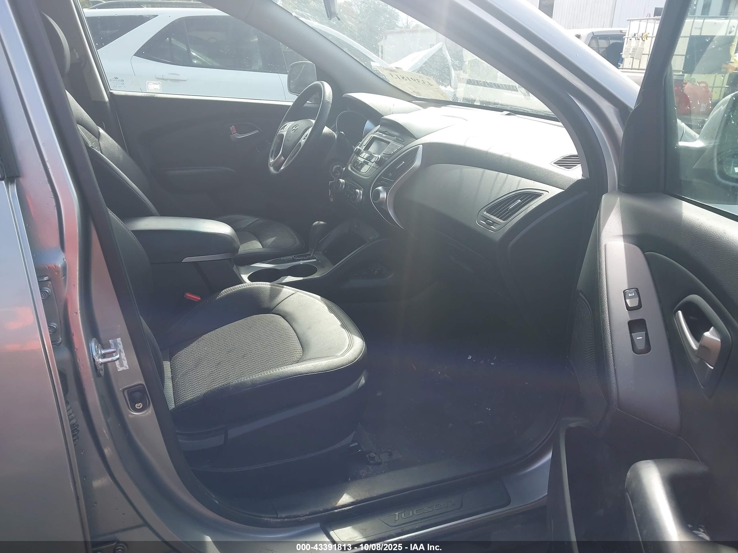 HYUNDAI TUCSON image 5