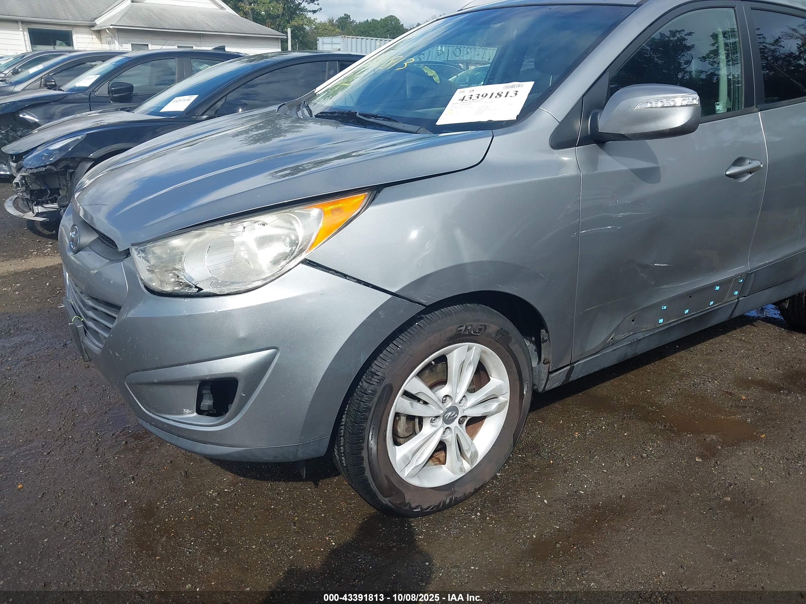 HYUNDAI TUCSON image 6