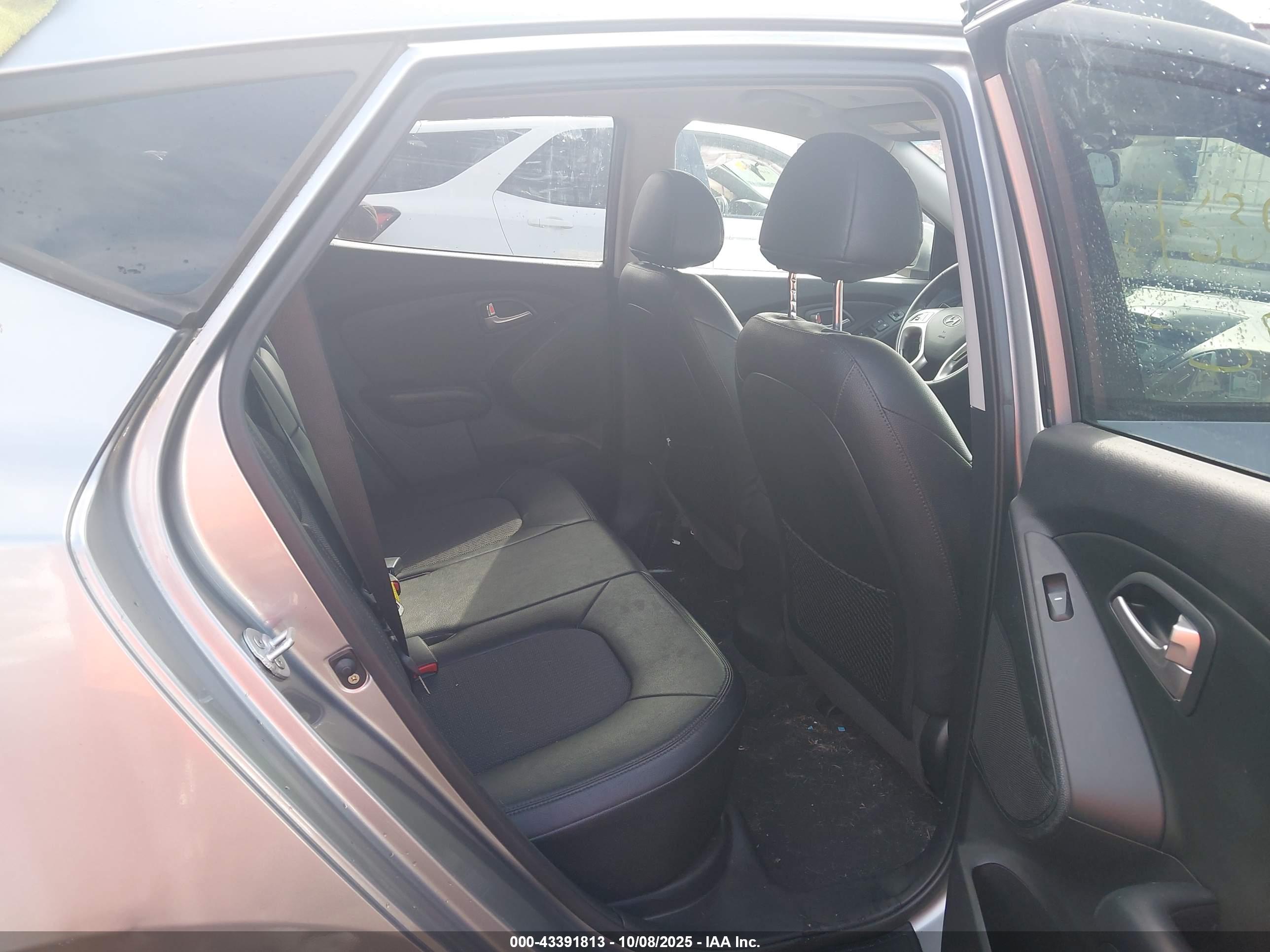 HYUNDAI TUCSON image 8