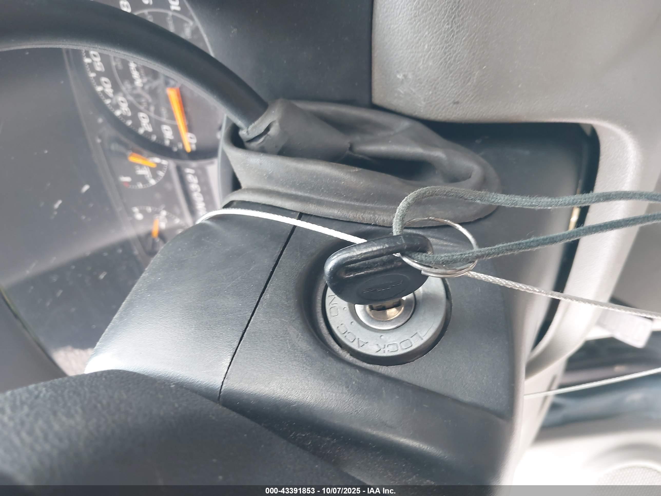 CHEVROLET COLORADO image 11